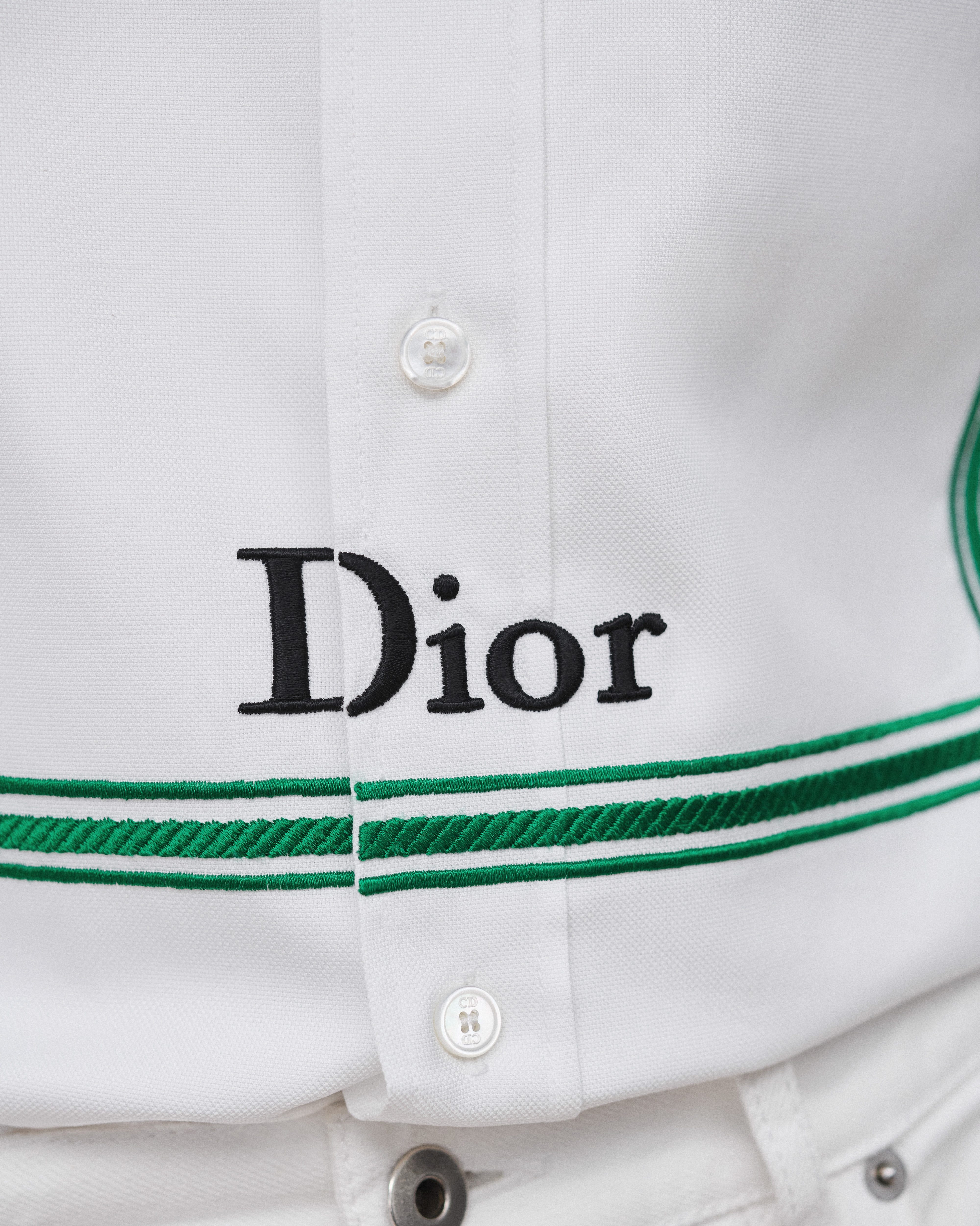 look_image_alt_prefix Hemd mit Book Cover-Stickerei Baumwolle in Weiß E11