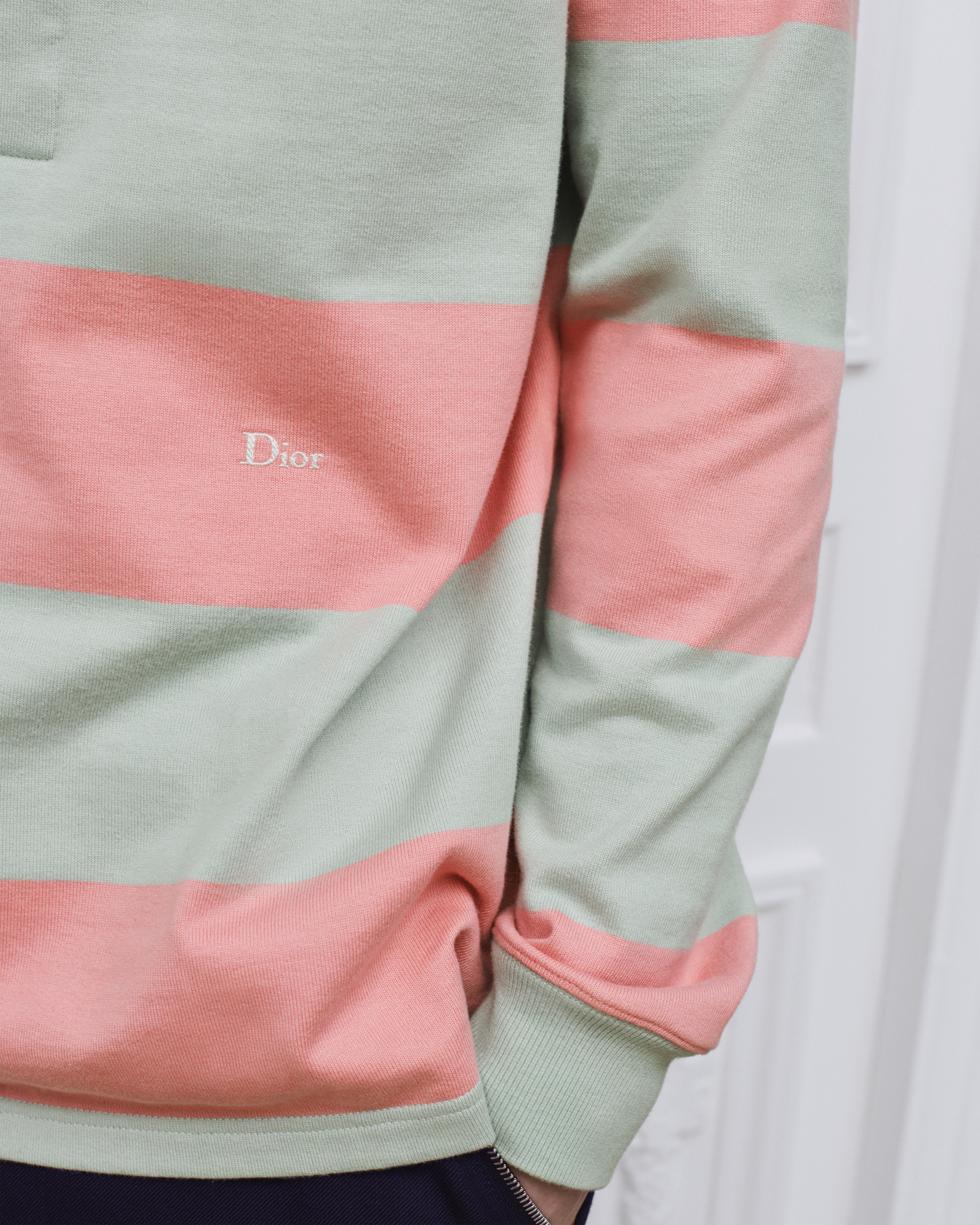 look_image_alt_prefix 長袖 Polo 衫 灰色棉質針織布搭配條紋 E10