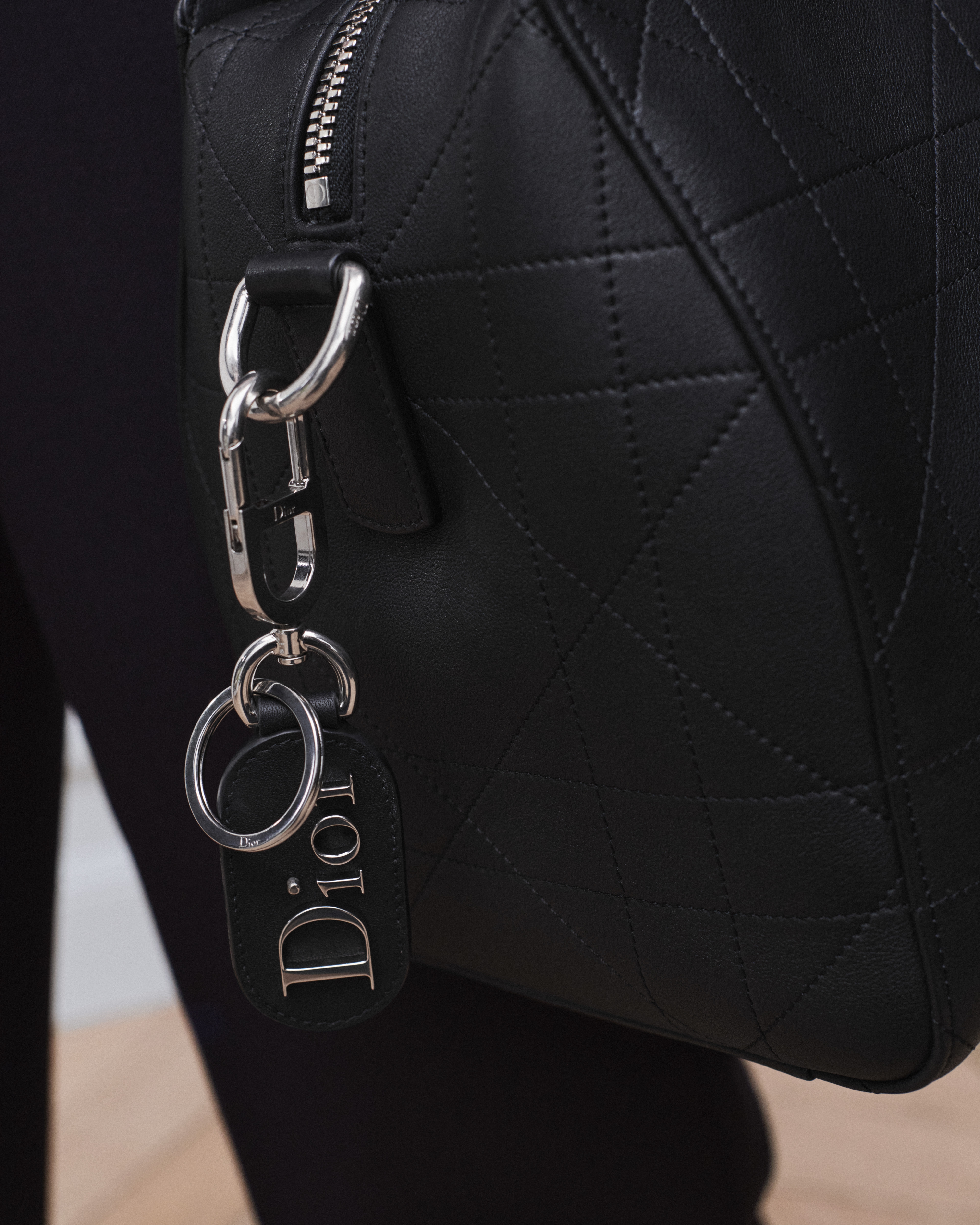 look_image_alt_prefix 大碼 Dior Granville 袋 黑色 Cannage 藤格紋圖案小牛皮 E42