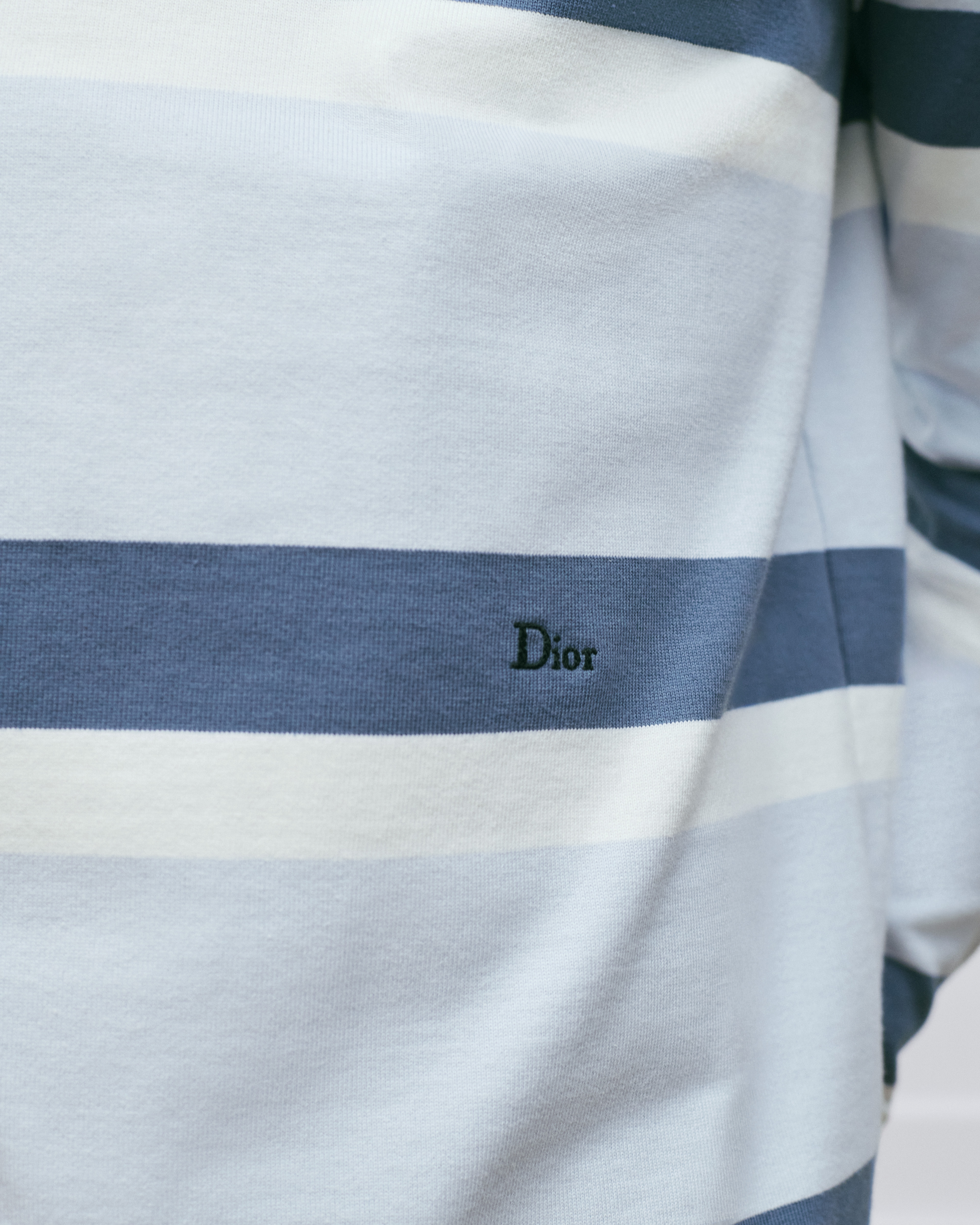 look_image_alt_prefix 長袖 Polo 衫 藍色棉質針織布搭配條紋 E12