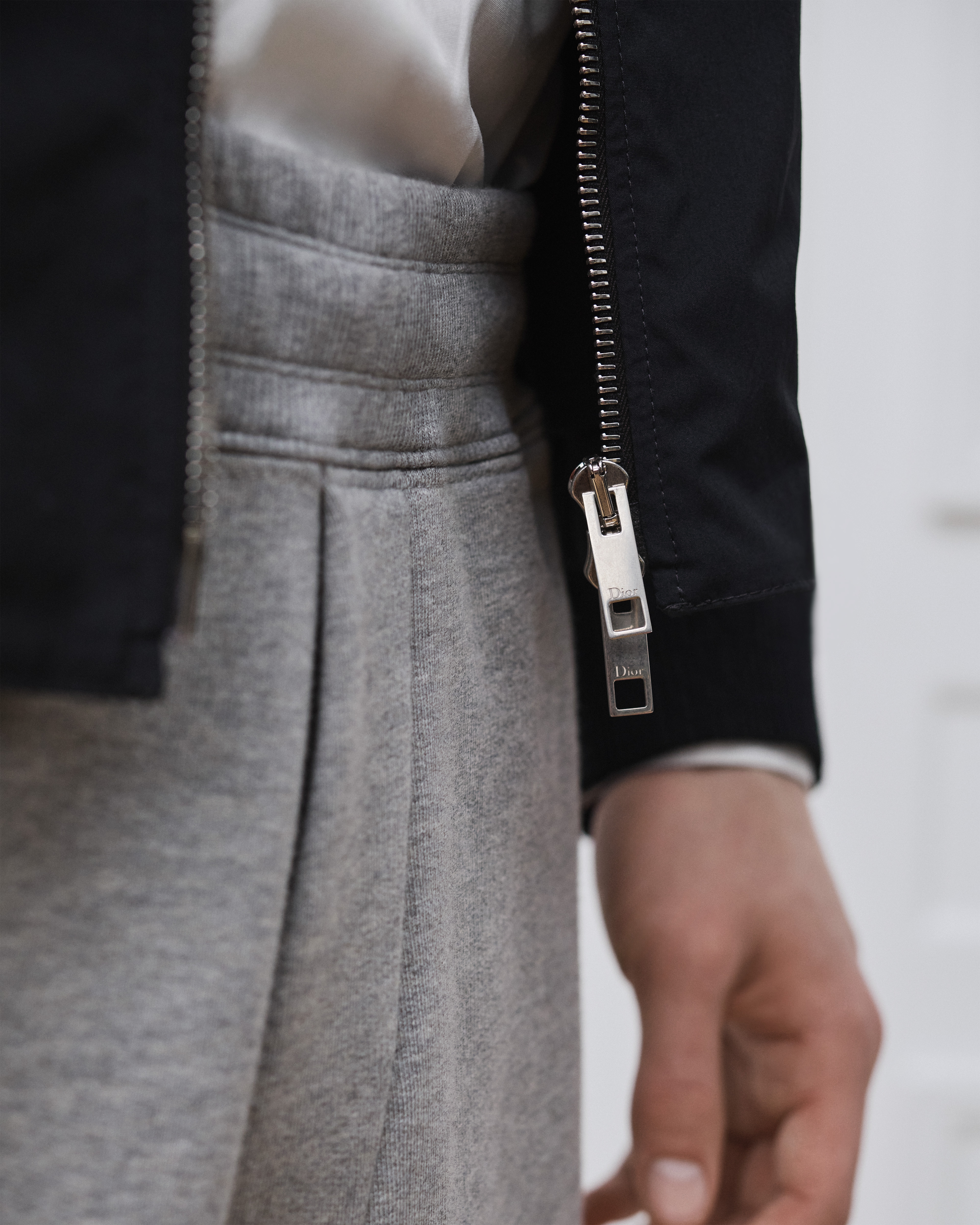 look_image_alt_prefix Shirt met rits en Dior Montaigne-borduursel Zwarte technische stof E05