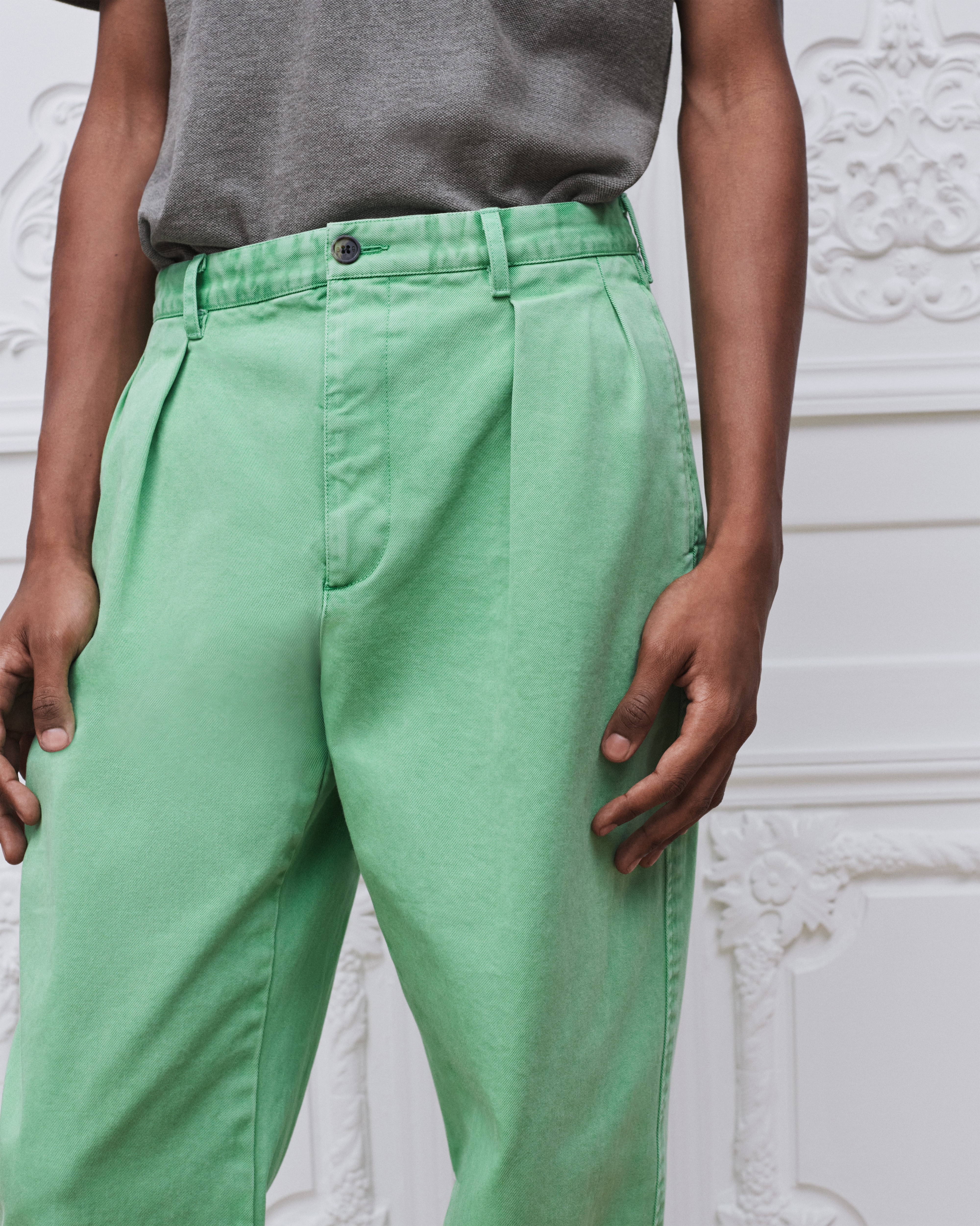 look_image_alt_prefix Chino met plooi Groene katoenen keperstof E16