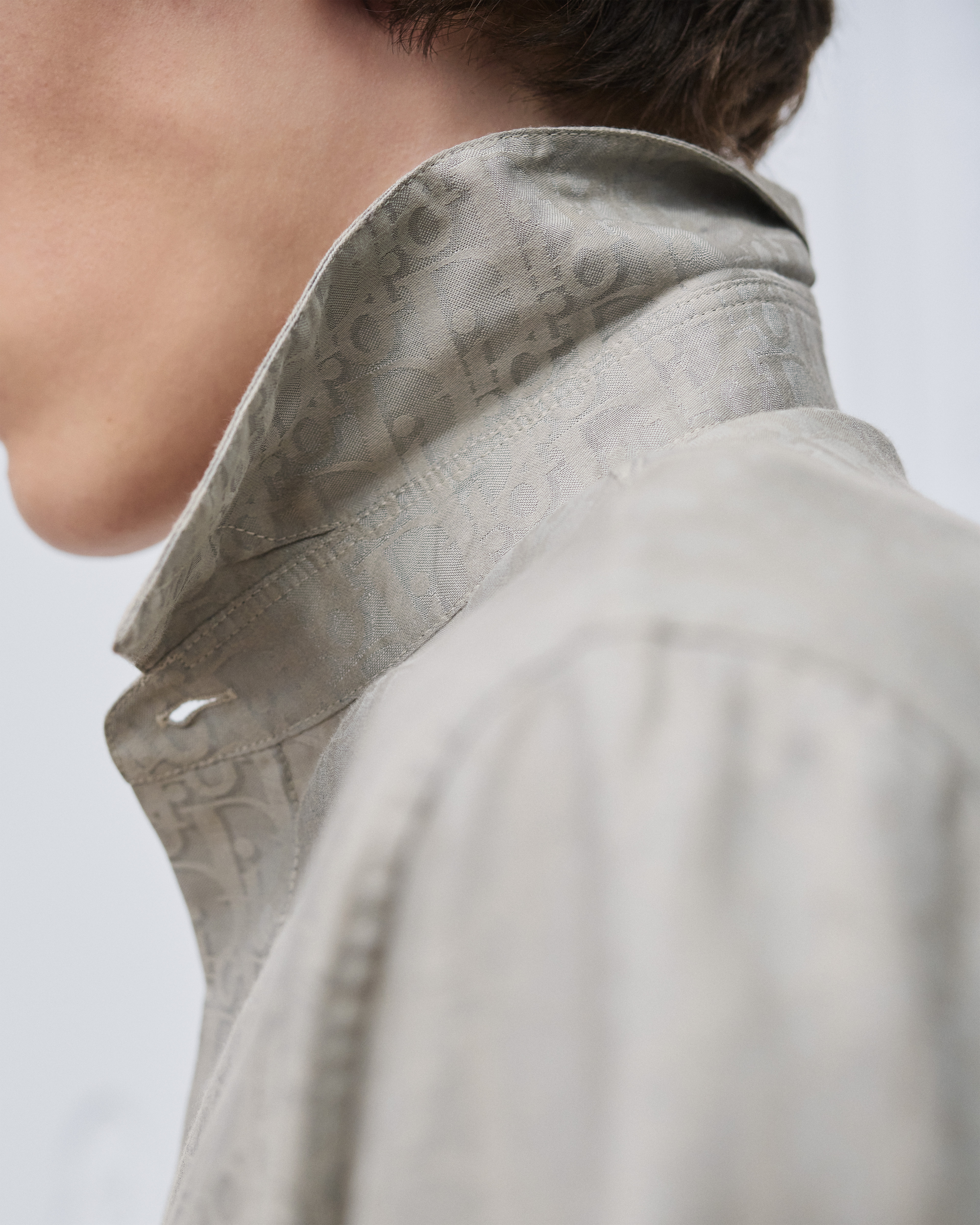 look_image_alt_prefix Dior Oblique 短袖襯衫 灰色棉和絲質緹花 E10