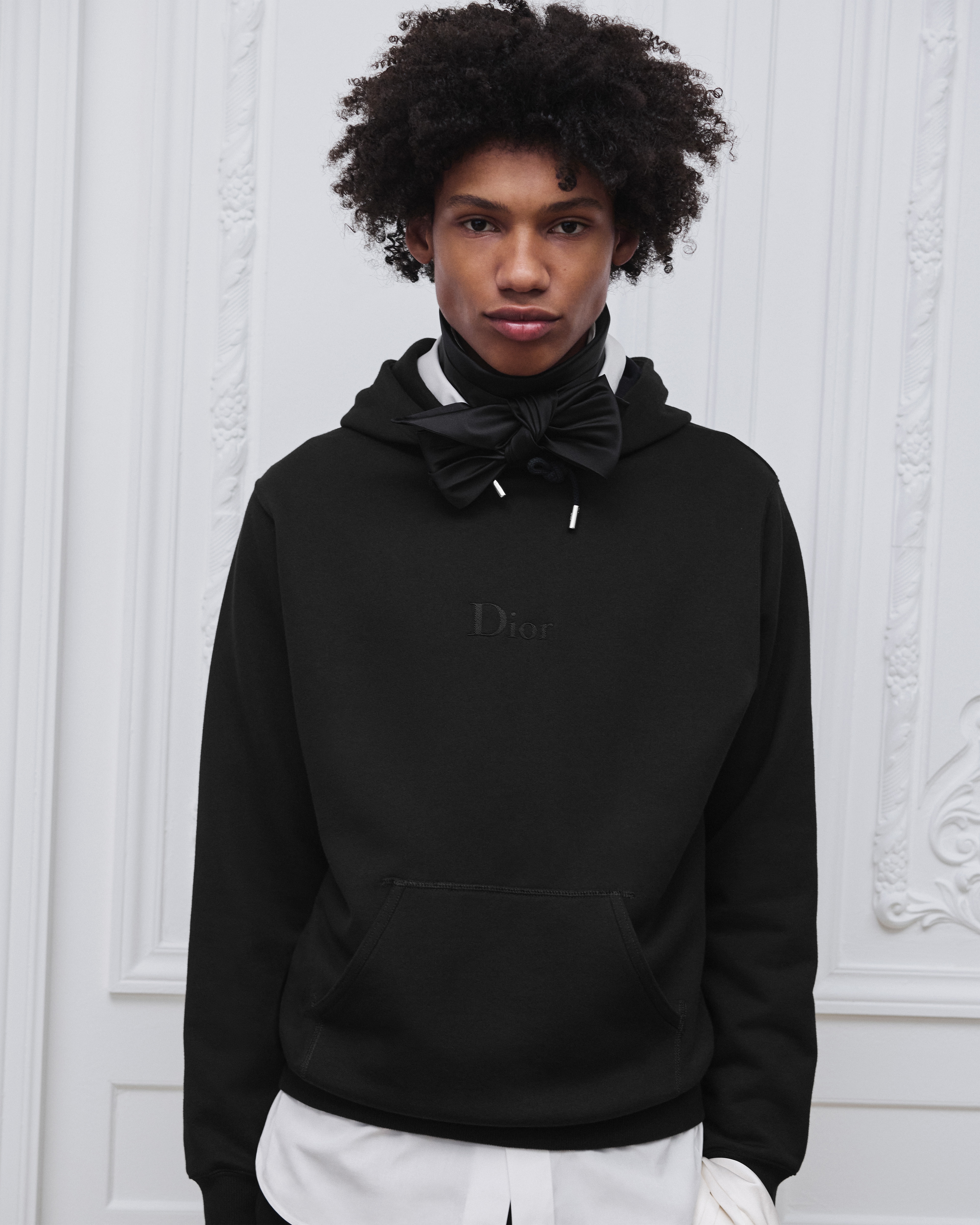 look_image_alt_prefix 寬鬆剪裁 Dior 刺繡連帽運動上衣 黑色棉質刷毛布 E01