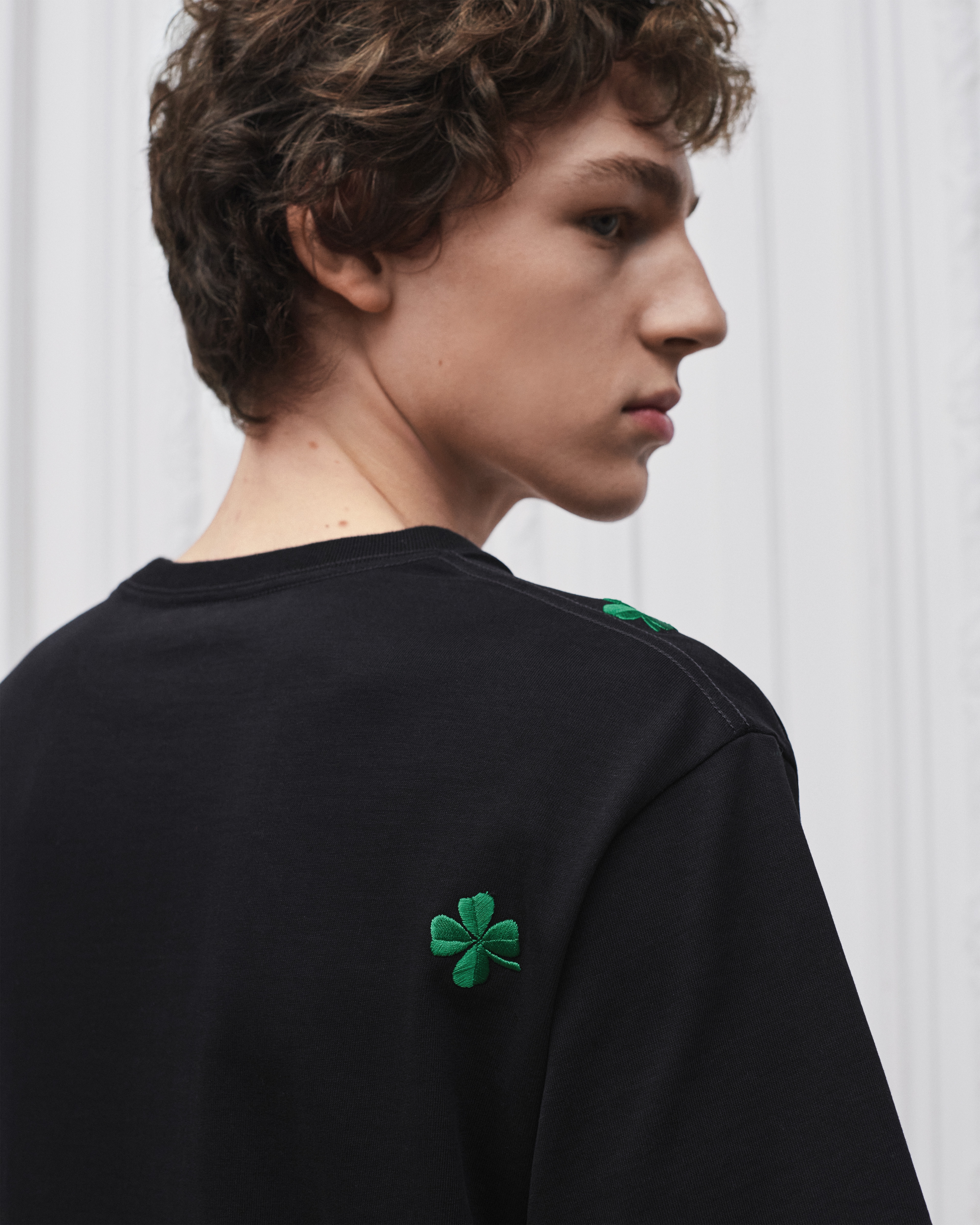 Dior Clover Tシャツ (リラックス フィット) コットンジャージー E09