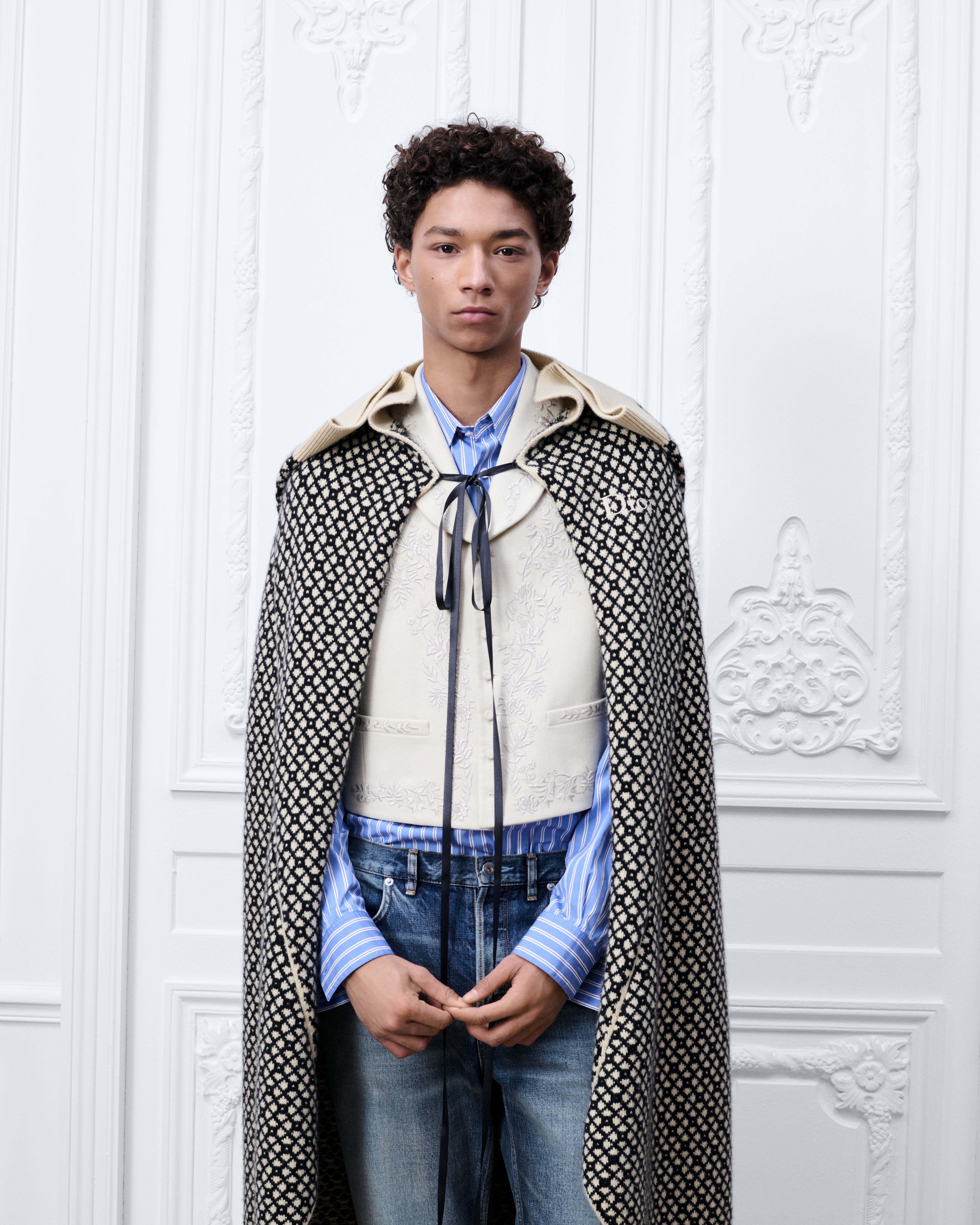 Cape Jacquard de cachemire écru et noir E01