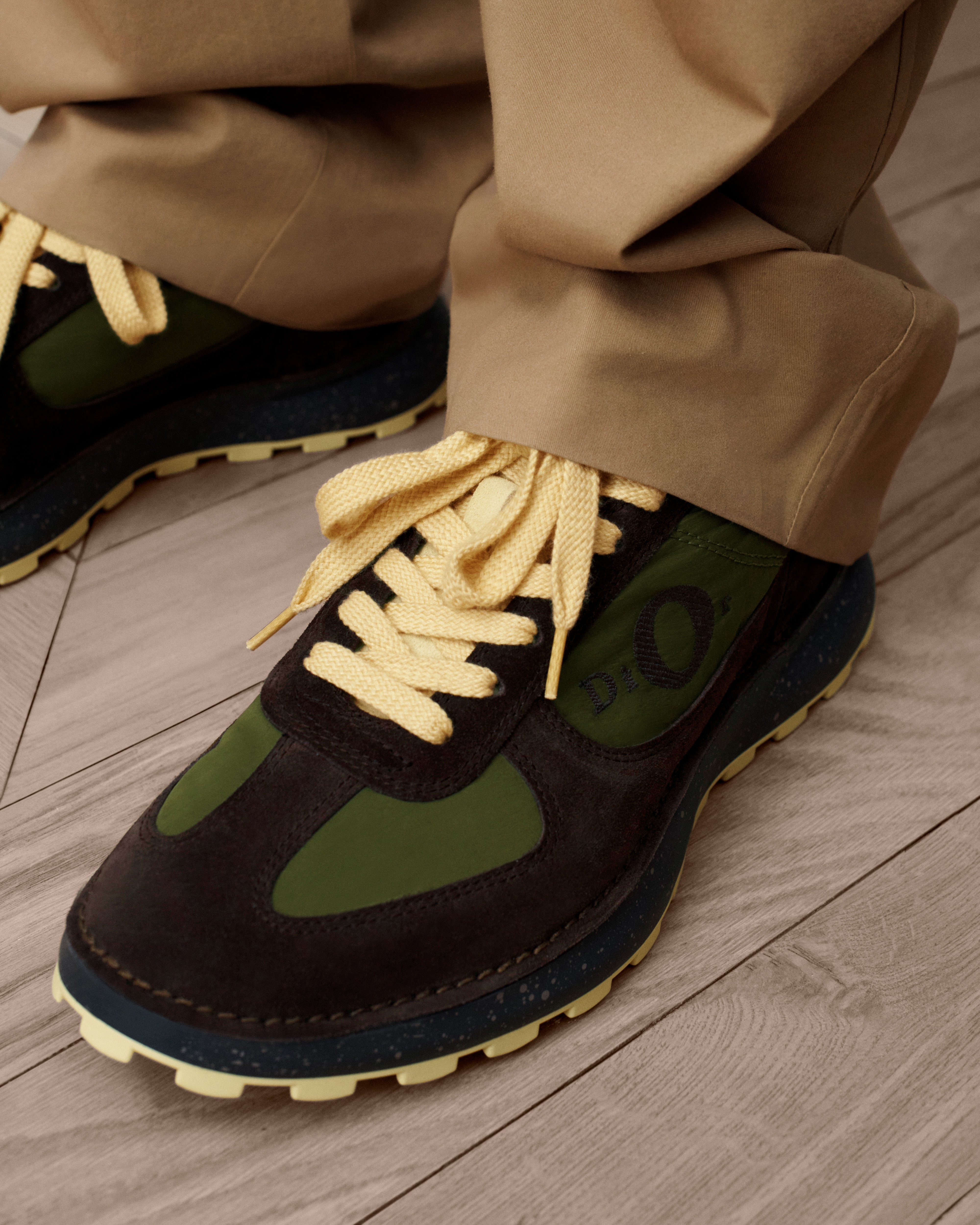  Ante de piel de becerro marrón y tejido técnico verde