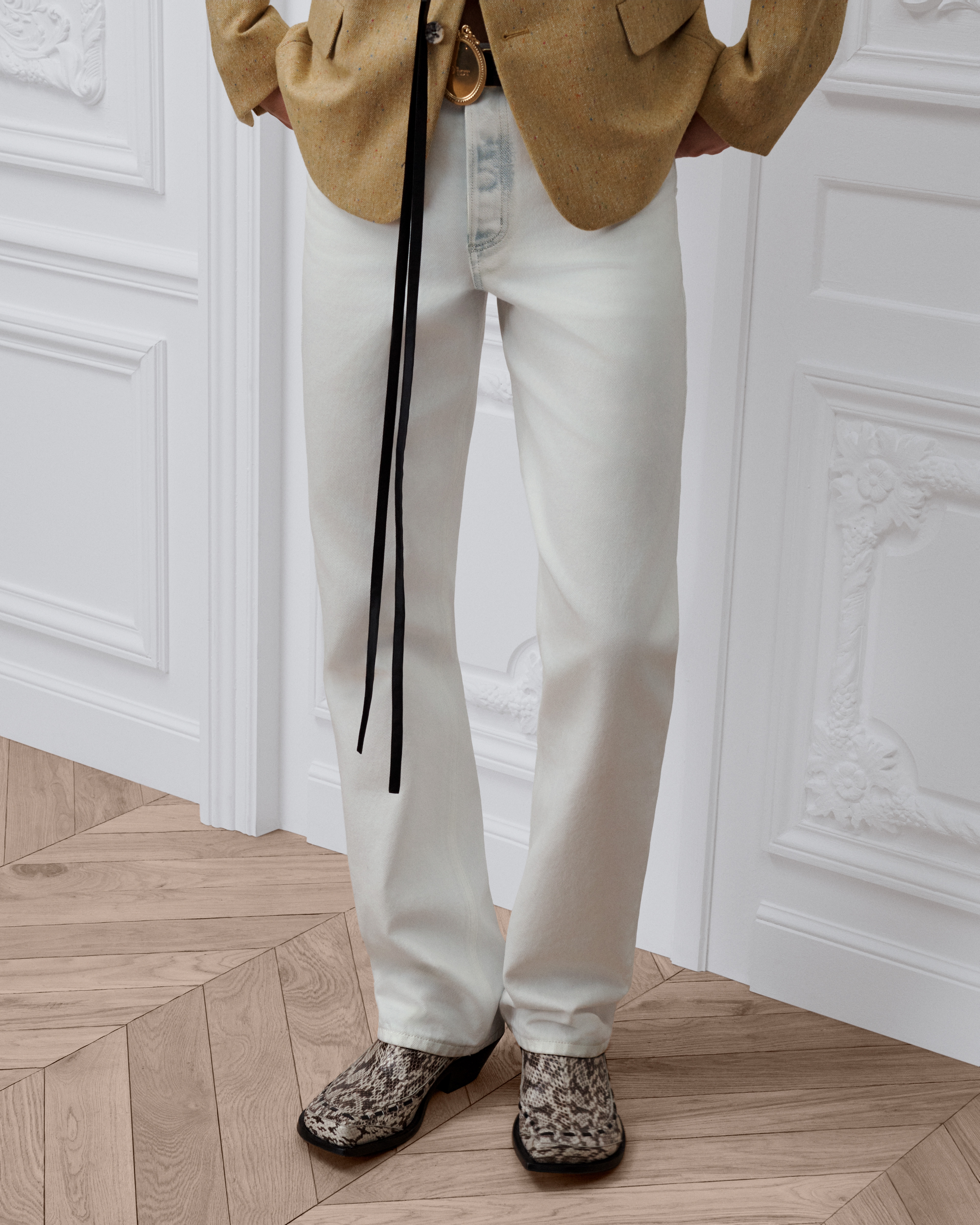 Jeans com corte normal longo Twill de algodão azul délavé E13
