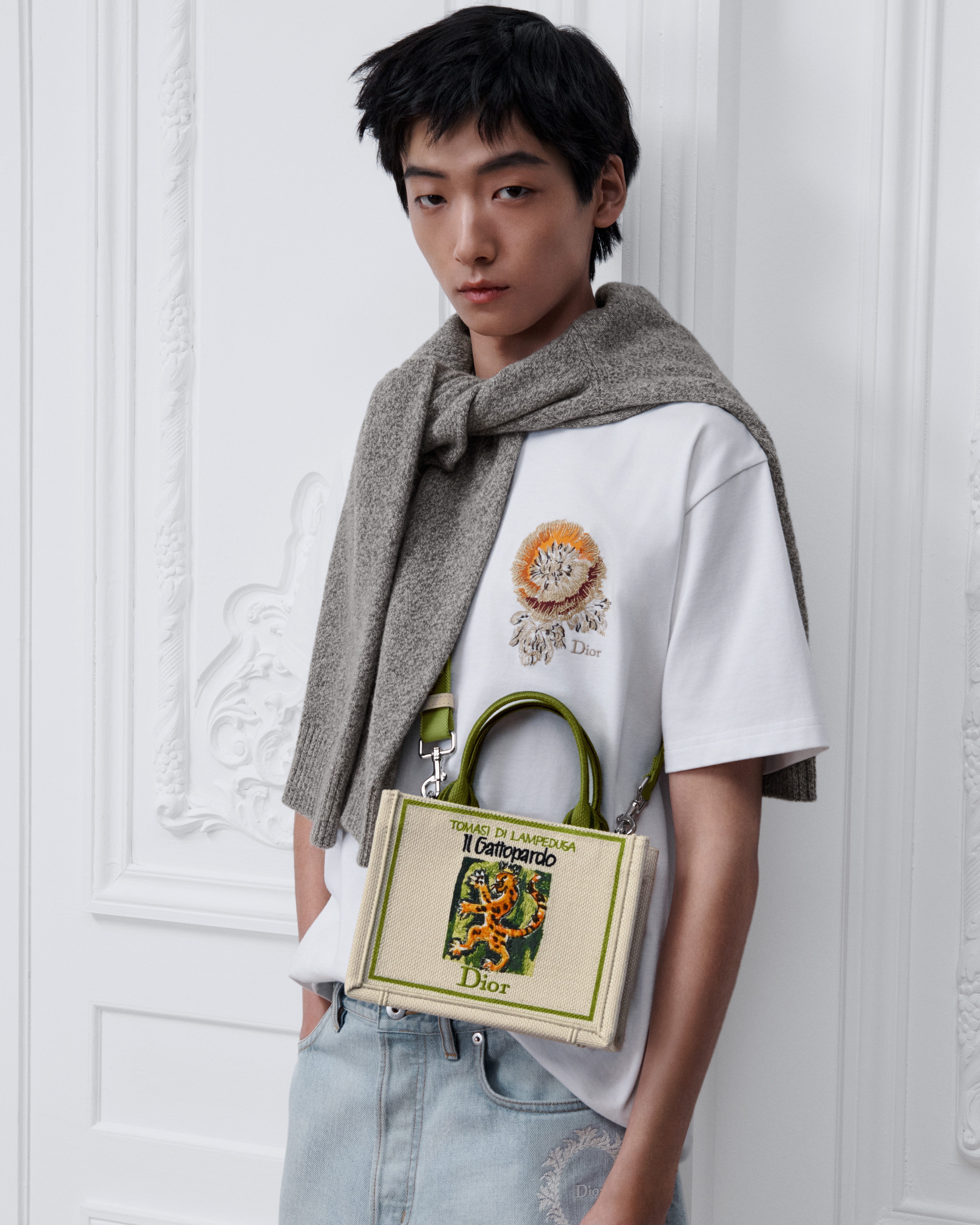 Mini Dior Book Tote with Strap Beige Multicolor Book Cover Embroidery (20.5 x 16 x 7 cm) E19