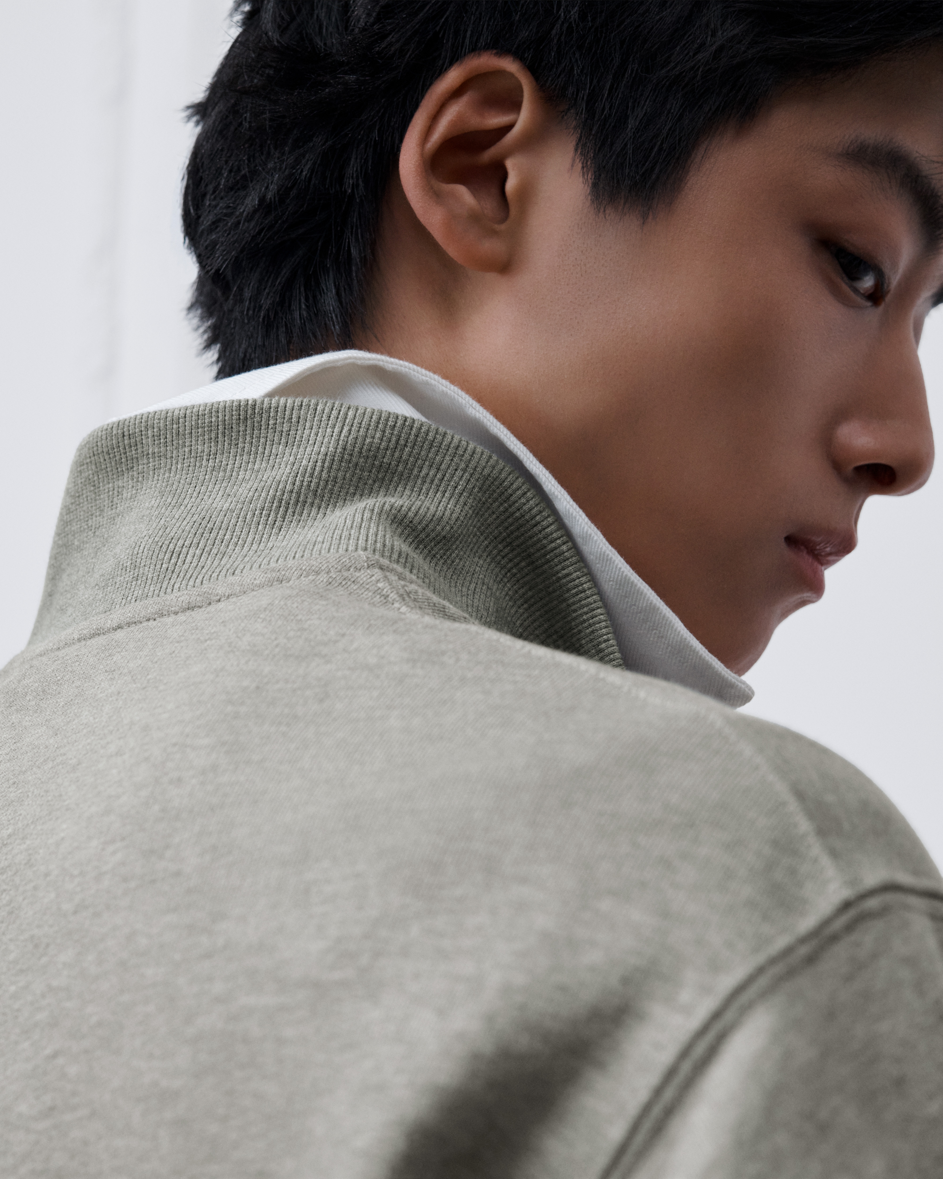 Sudadera con cremallera en el cuello, corte regular Felpa de algodón gris E09