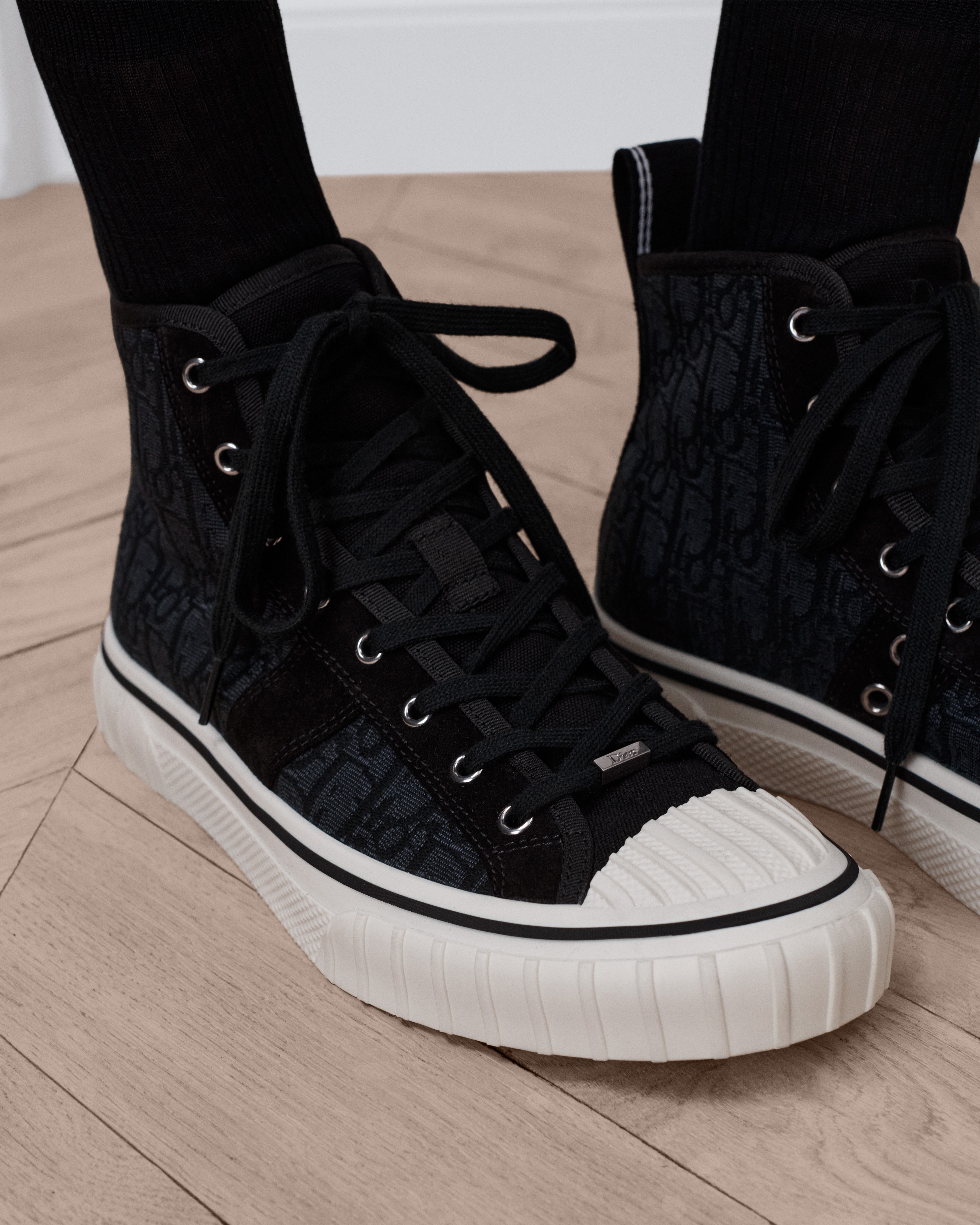 Sneaker de caña alta Dior Hooper Dior Oblique en jacquard y ante de piel de becerro en negro E24