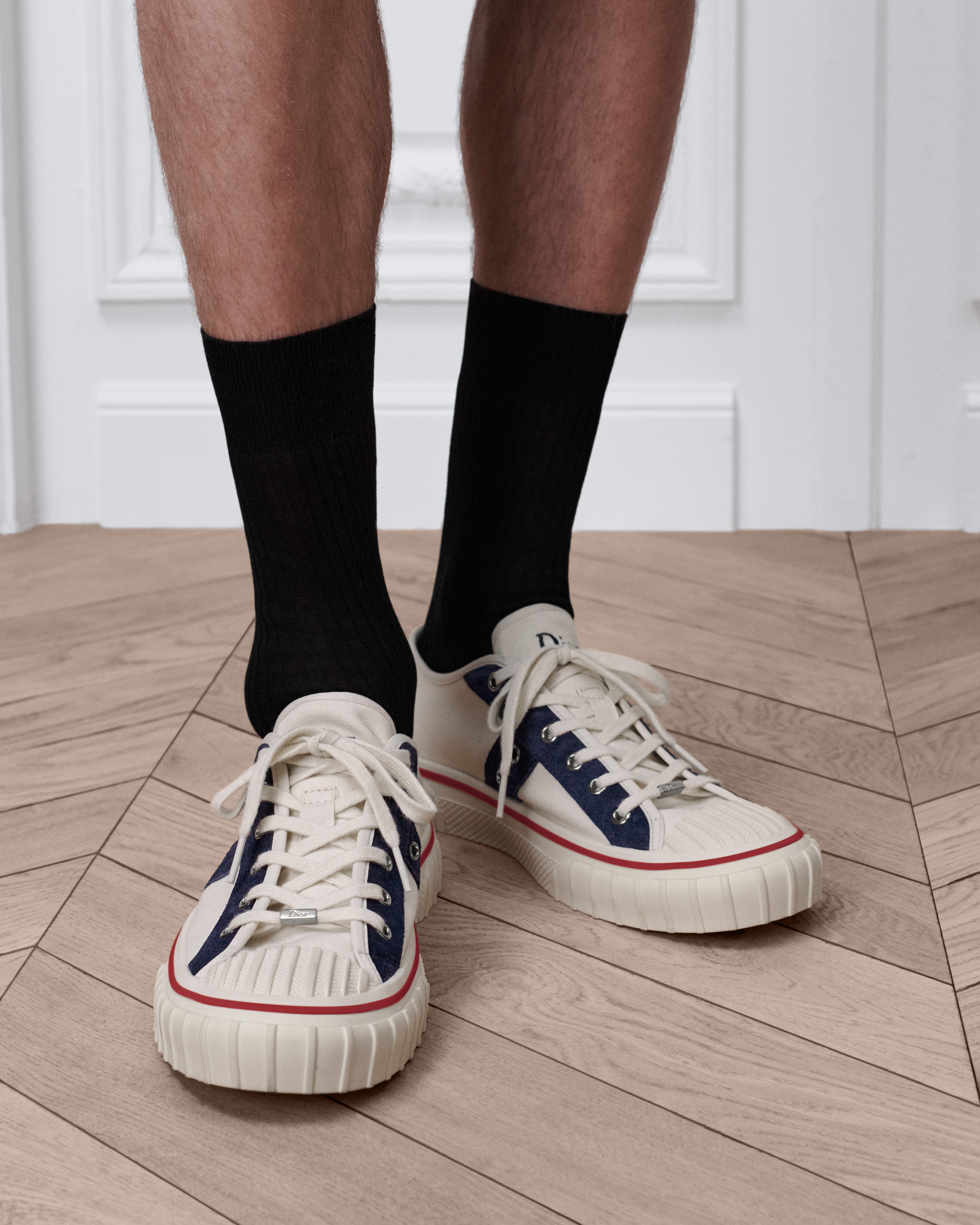 Sneaker Dior Hooper de cano baixo Tecido branco e couro de vitelo acamurçado azul-marinho E23