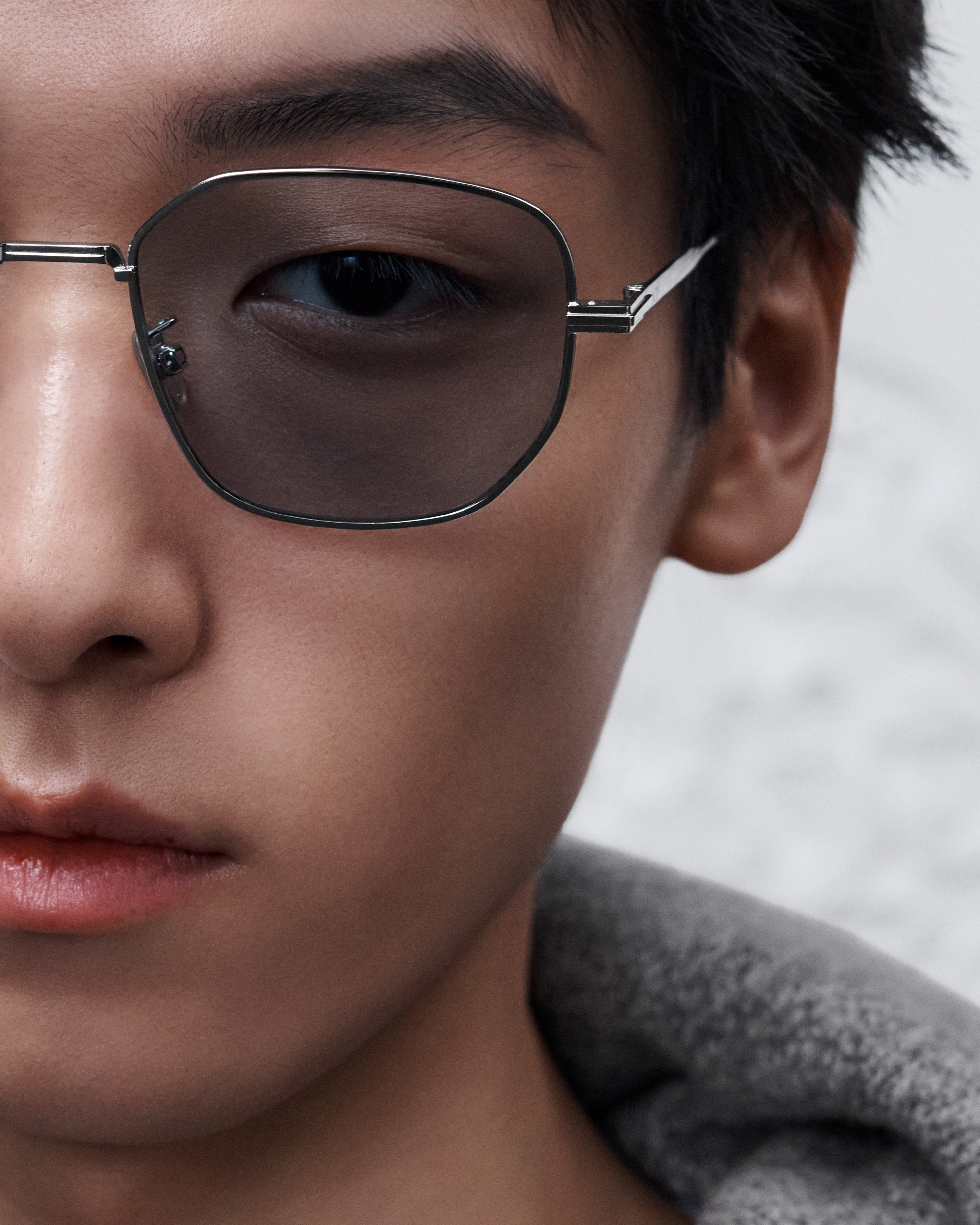DiorBlackSuit S22U Lunettes de soleil carrées bleu clair E30