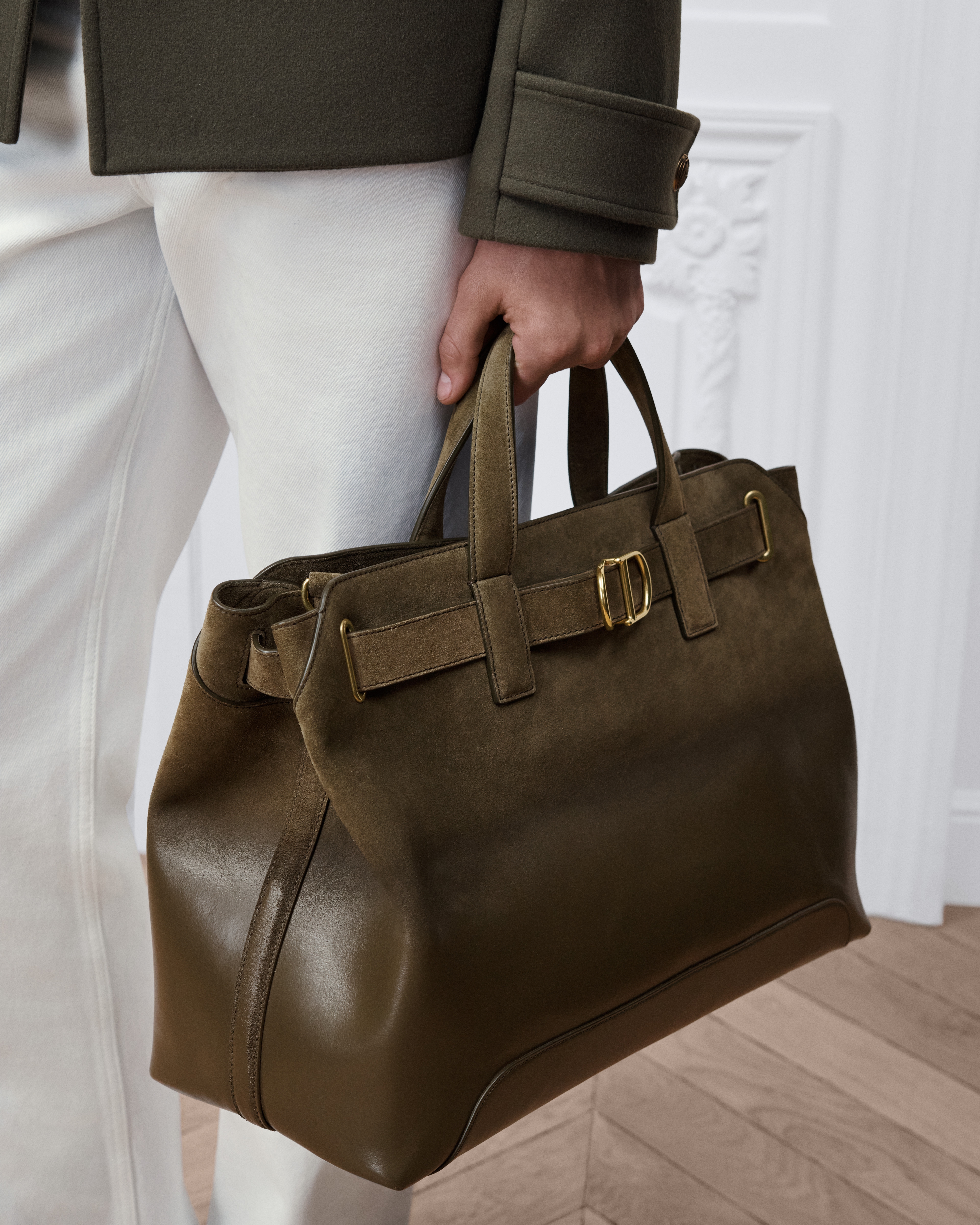 Bolsa tote Dior Normandie média Couro de vitelo acamurçado com acabamento patinado cáqui e efeito degradê E20