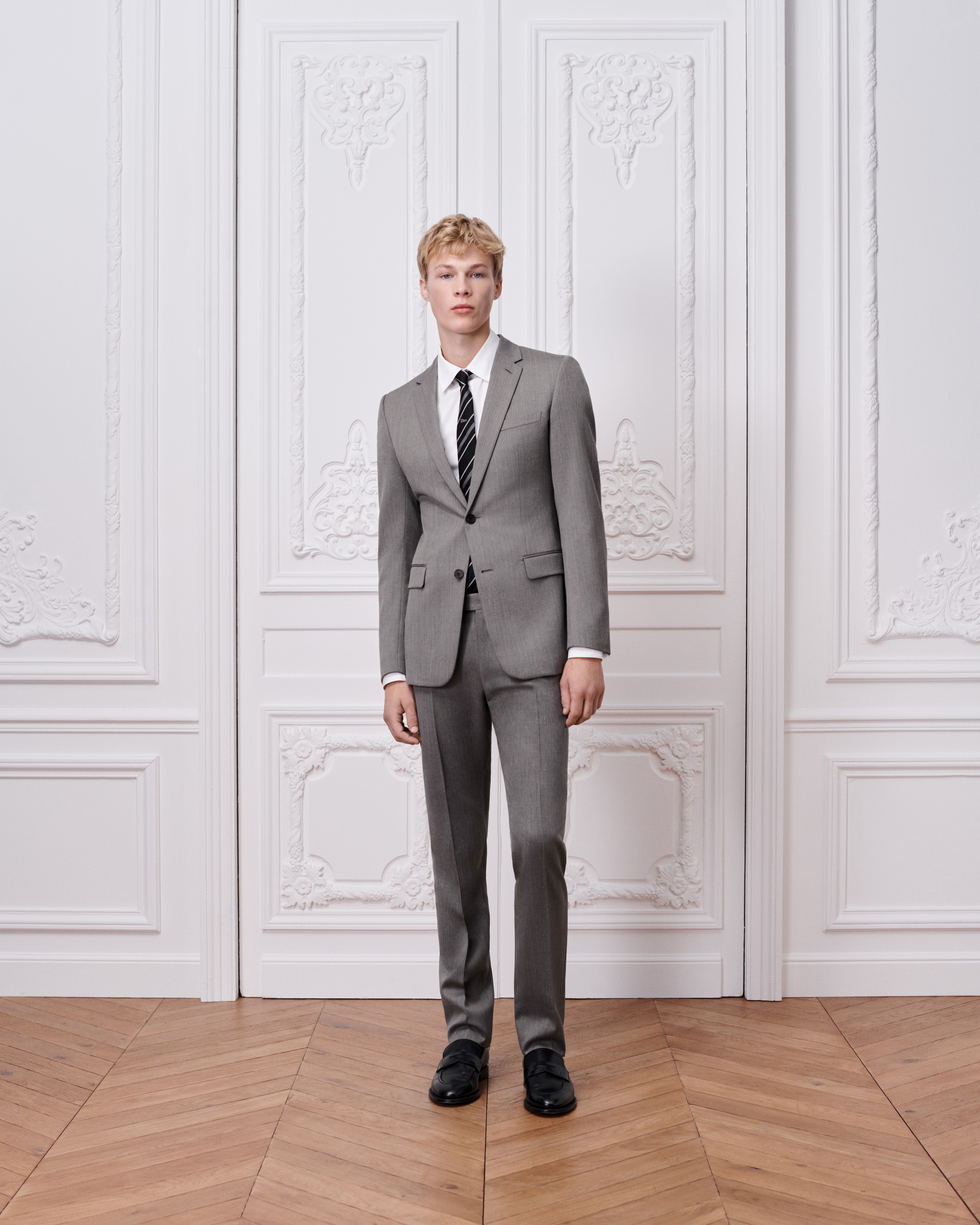 Classic Suit Gray Herringbone Wool E02