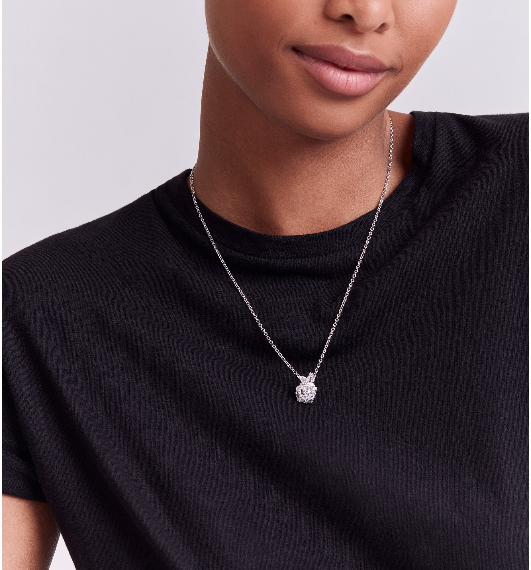aria_look Small Rose Dior Bagatelle Necklace Front view