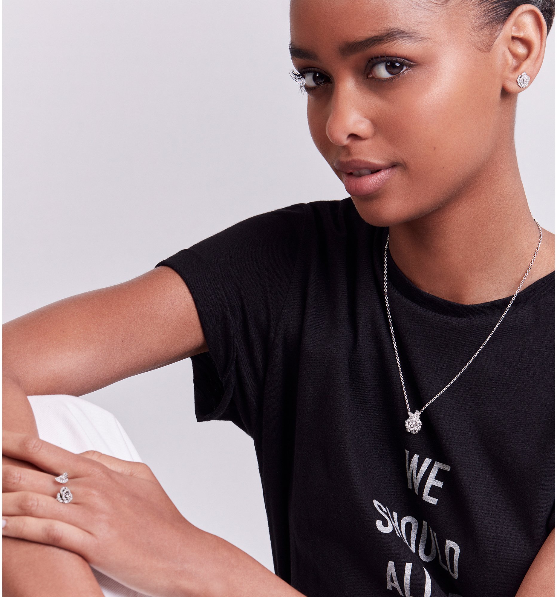 aria_look Small Rose Dior Bagatelle Necklace Top shot view