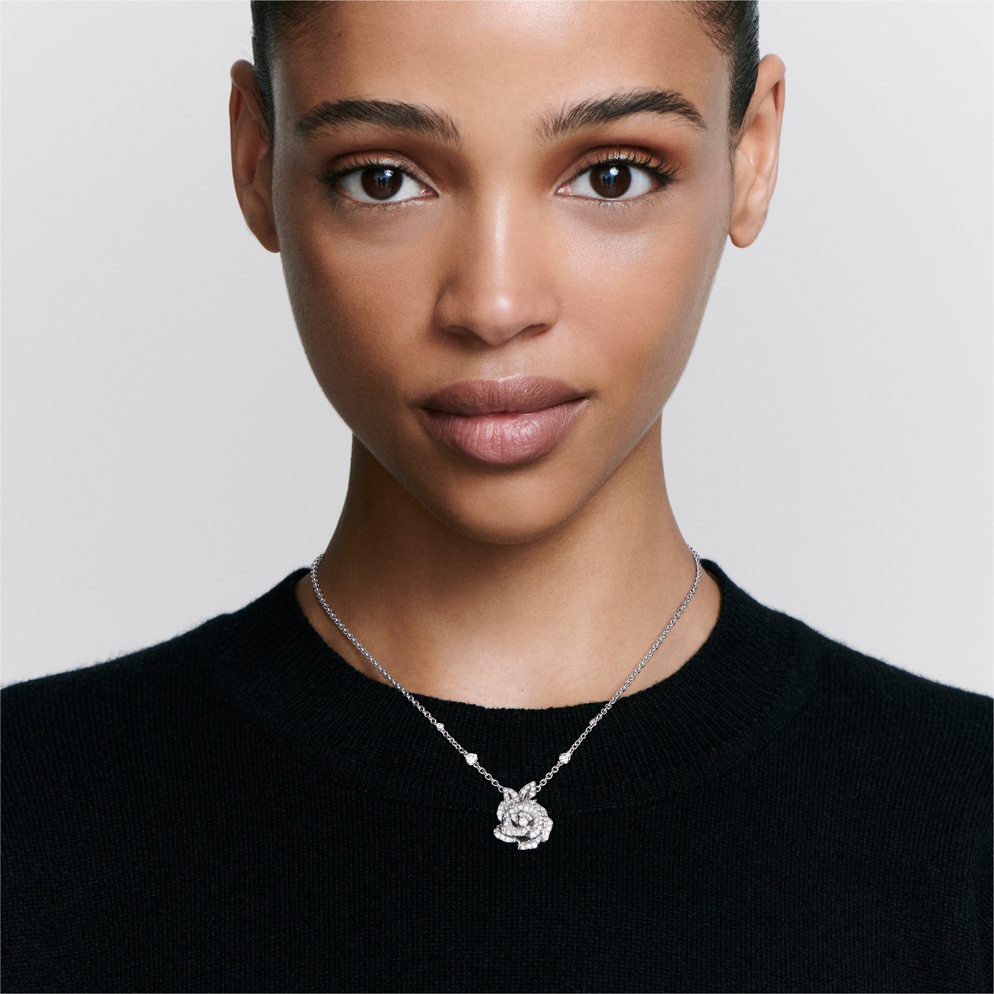Rose dior bagatelle necklace price on sale