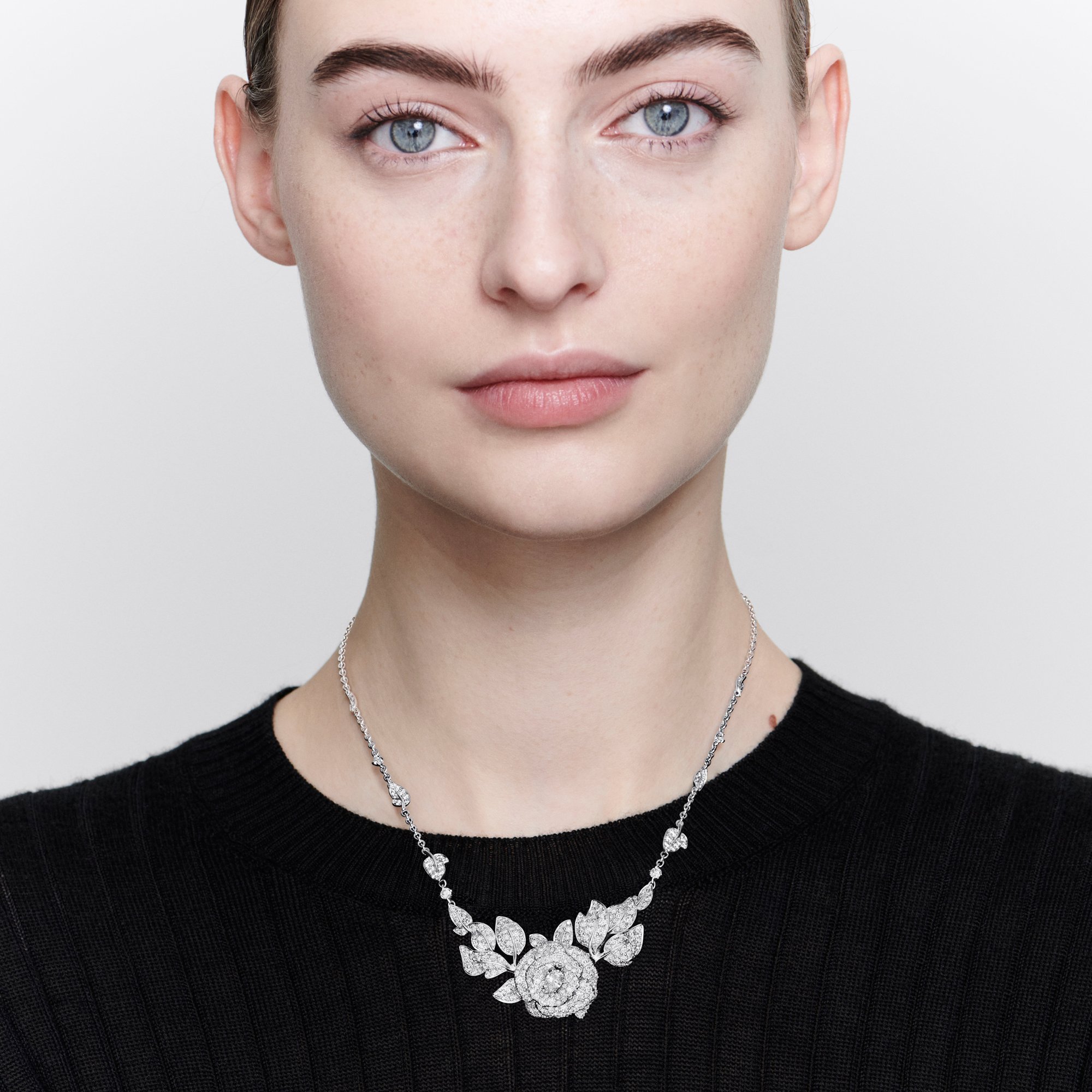 Rose dior bagatelle necklace price 2025