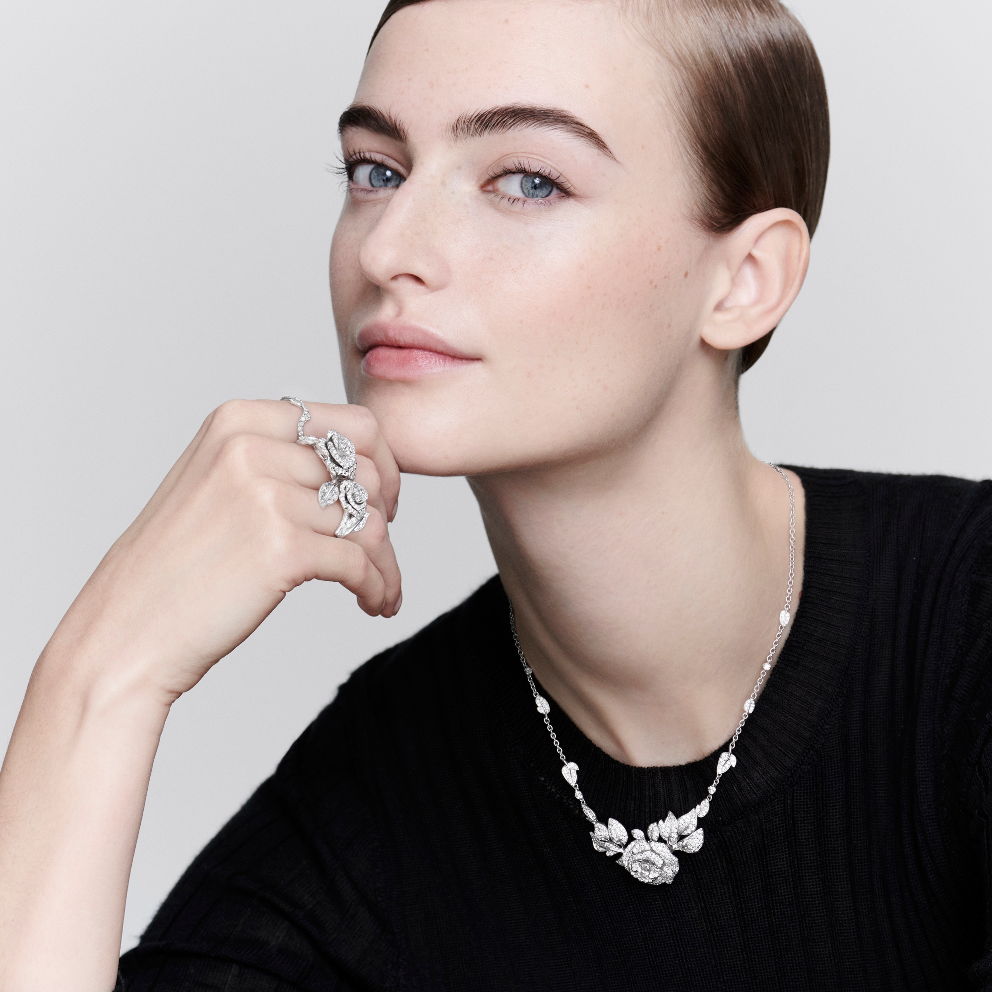 Große Rose Dior Bagatelle Halskette Weißgold und Diamanten | DIOR