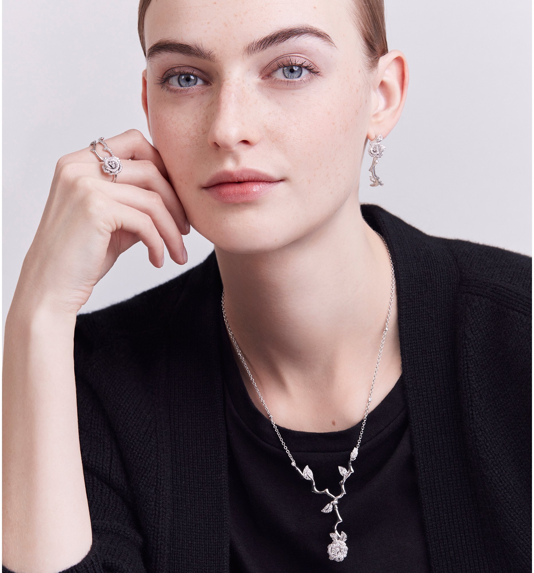 aria_look Rose Dior Bagatelle Earrings Top shot view