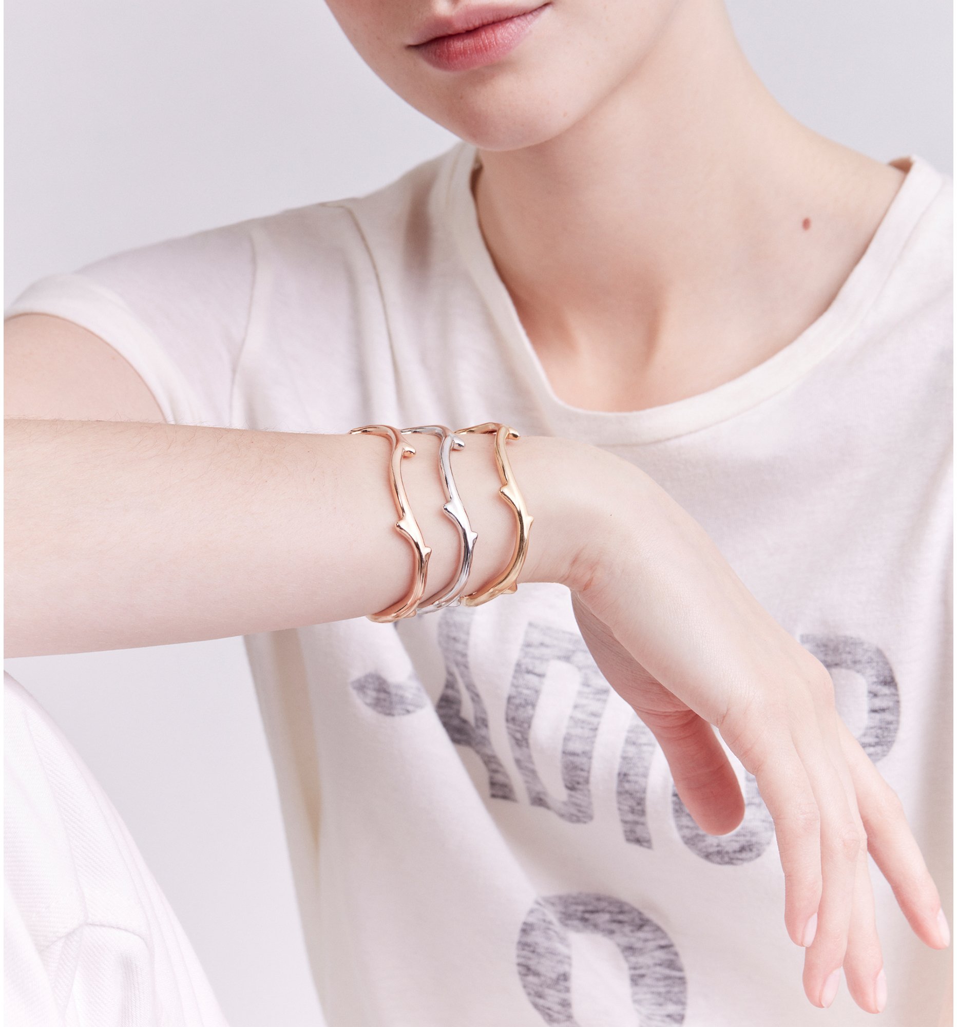 aria_look Bois de Rose Bracelet Three quarter opened view