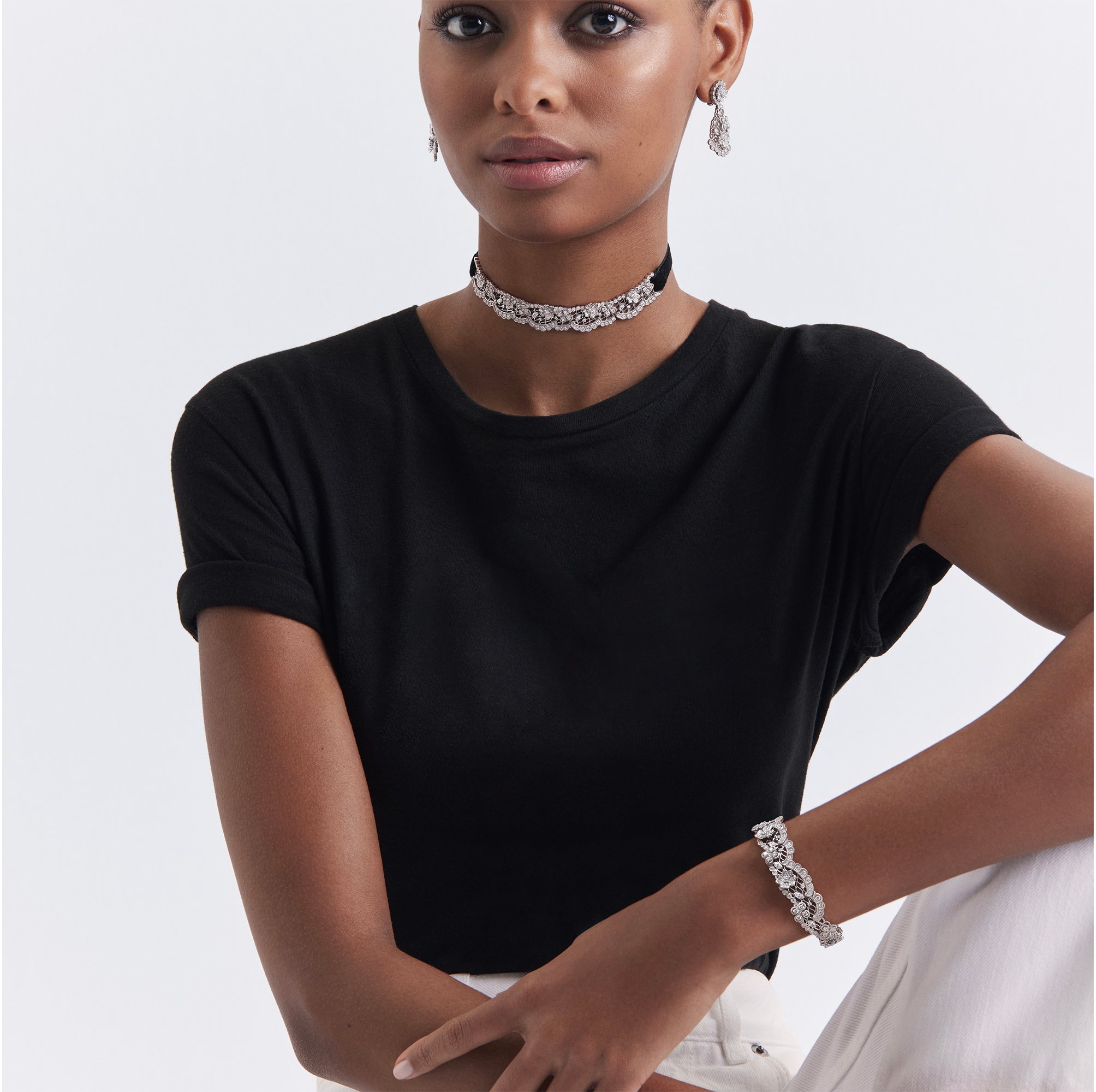 aria_look Couture Dior Necklace Profile view
