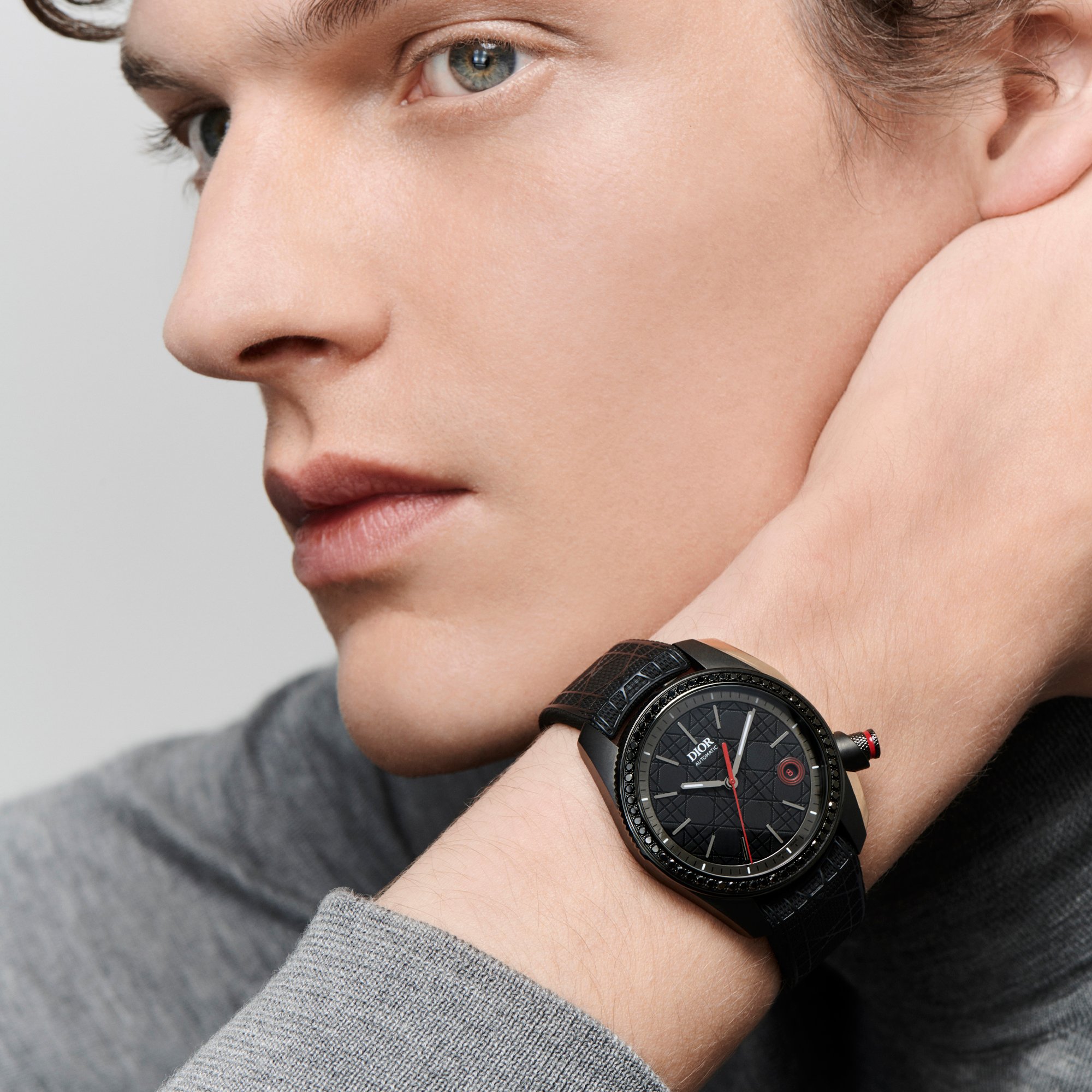 aria_look Chiffre Rouge Black Ultramatte Diamonds Profile view