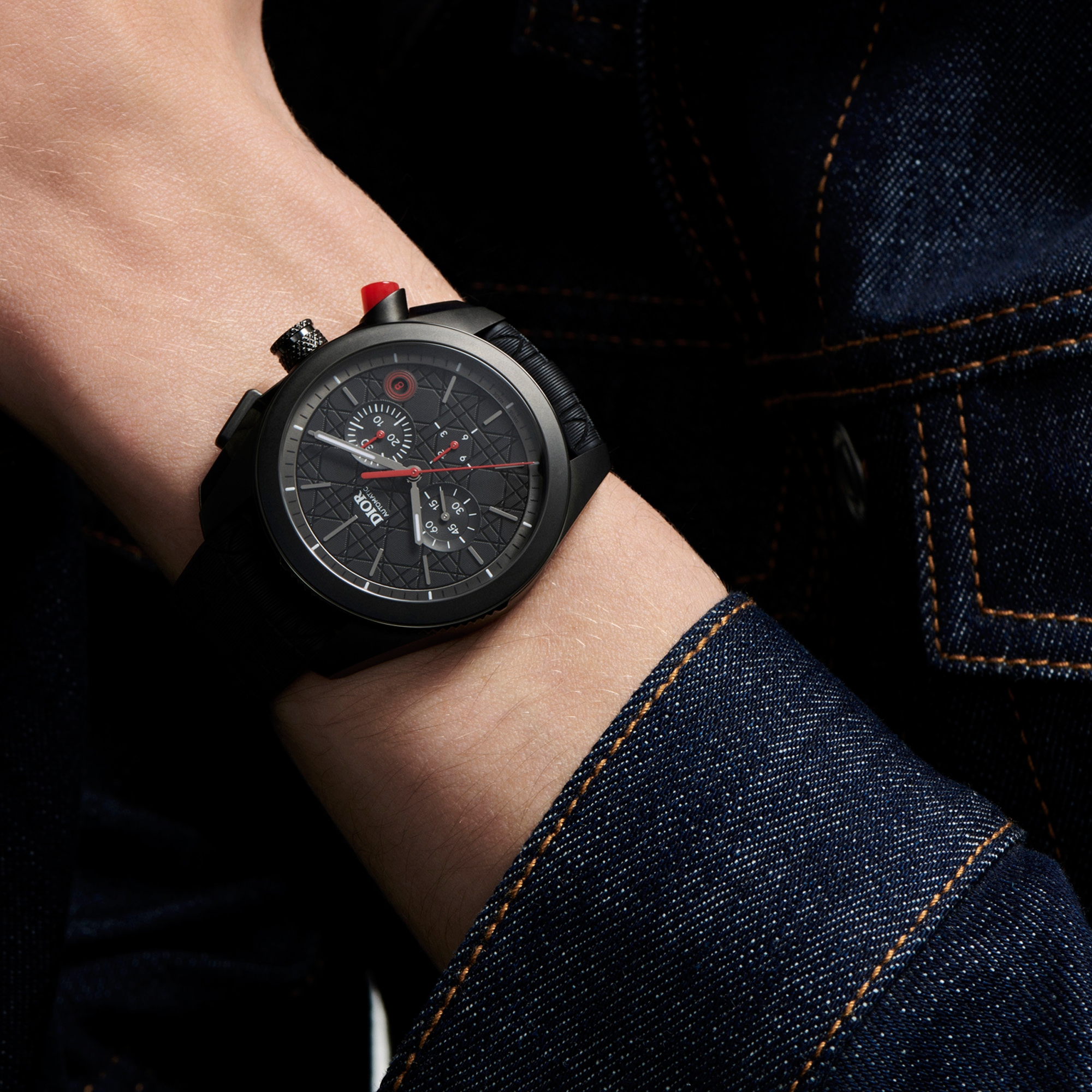 look_image_alt_prefix Chiffre Rouge 黑色極啞光 Chronograph 腕錶 直徑 41 公釐，自動機芯，黑色極啞光精鋼 E02