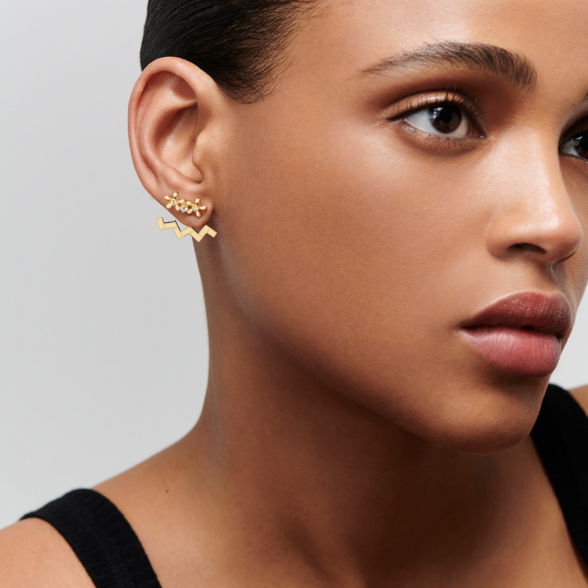 aria_look Galons Dior Earrings Three quarter closed view
