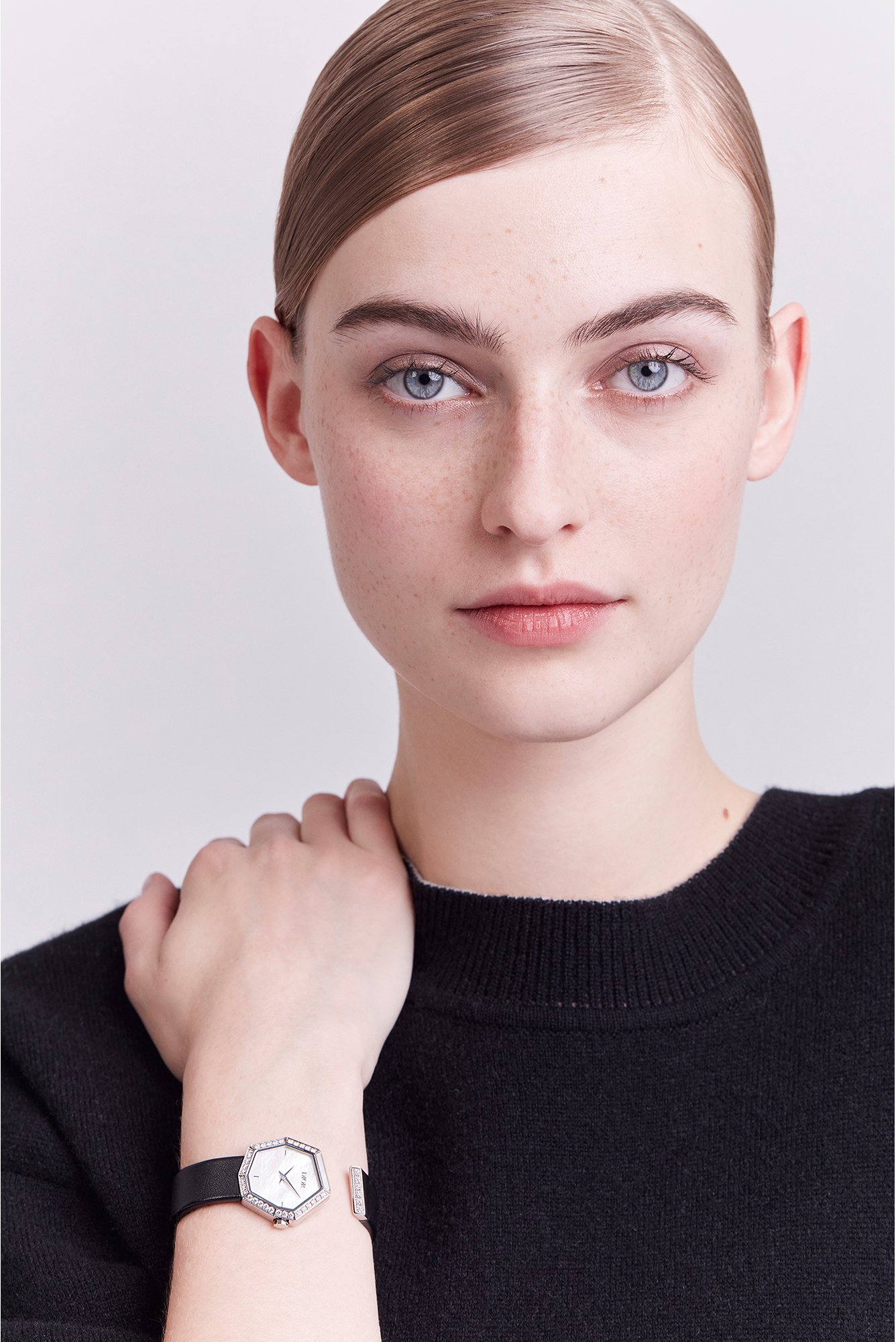 aria_look GEM DIOR Profile view