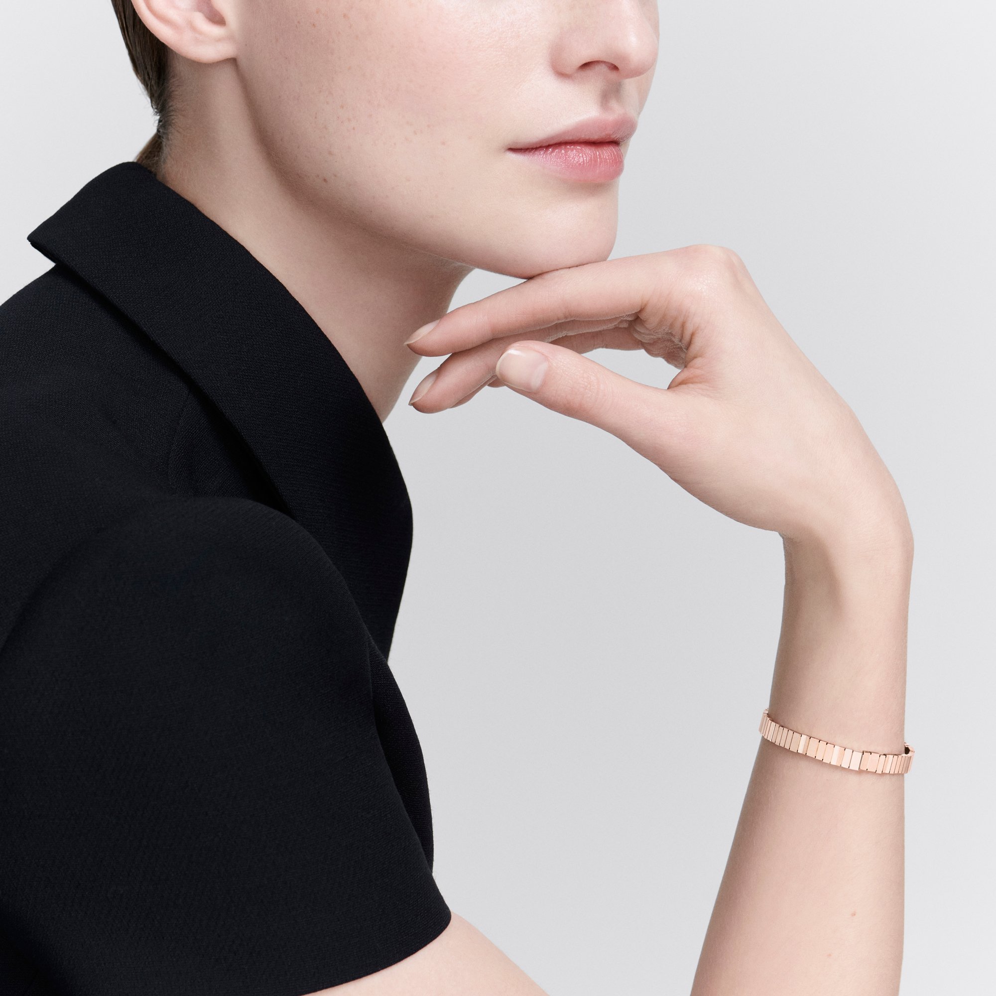 aria_look GEM DIOR Bracelet Three quarter closed view