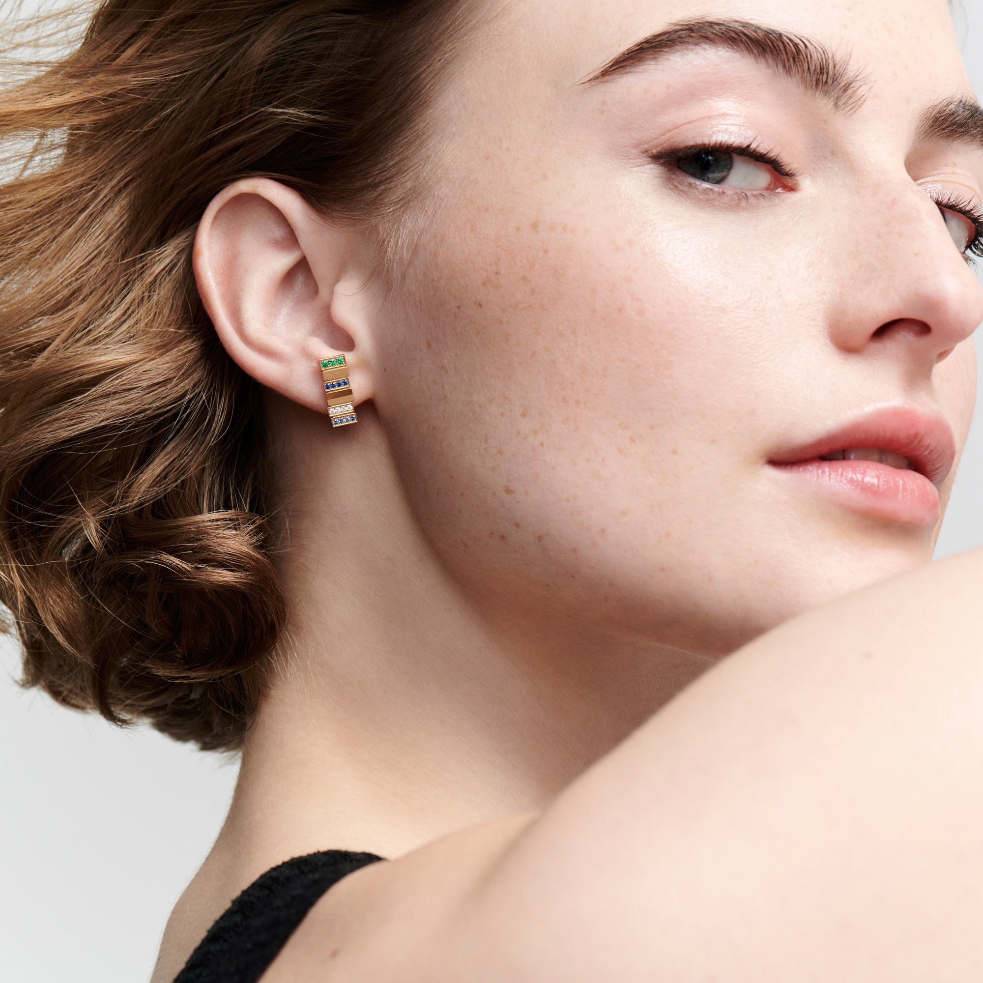 aria_look GEM DIOR Single Earring Profile view