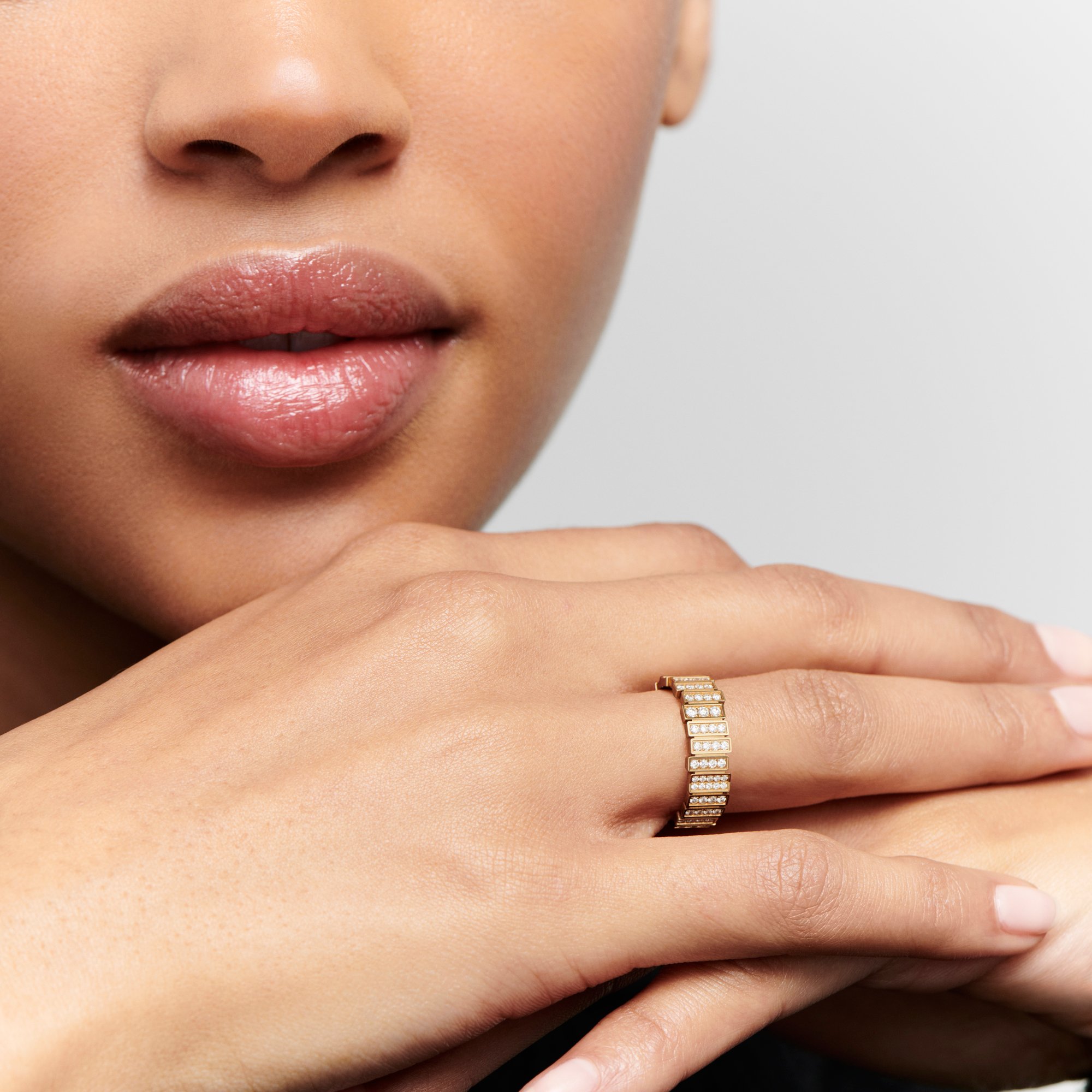 aria_look GEM DIOR Ring Three quarter closed view