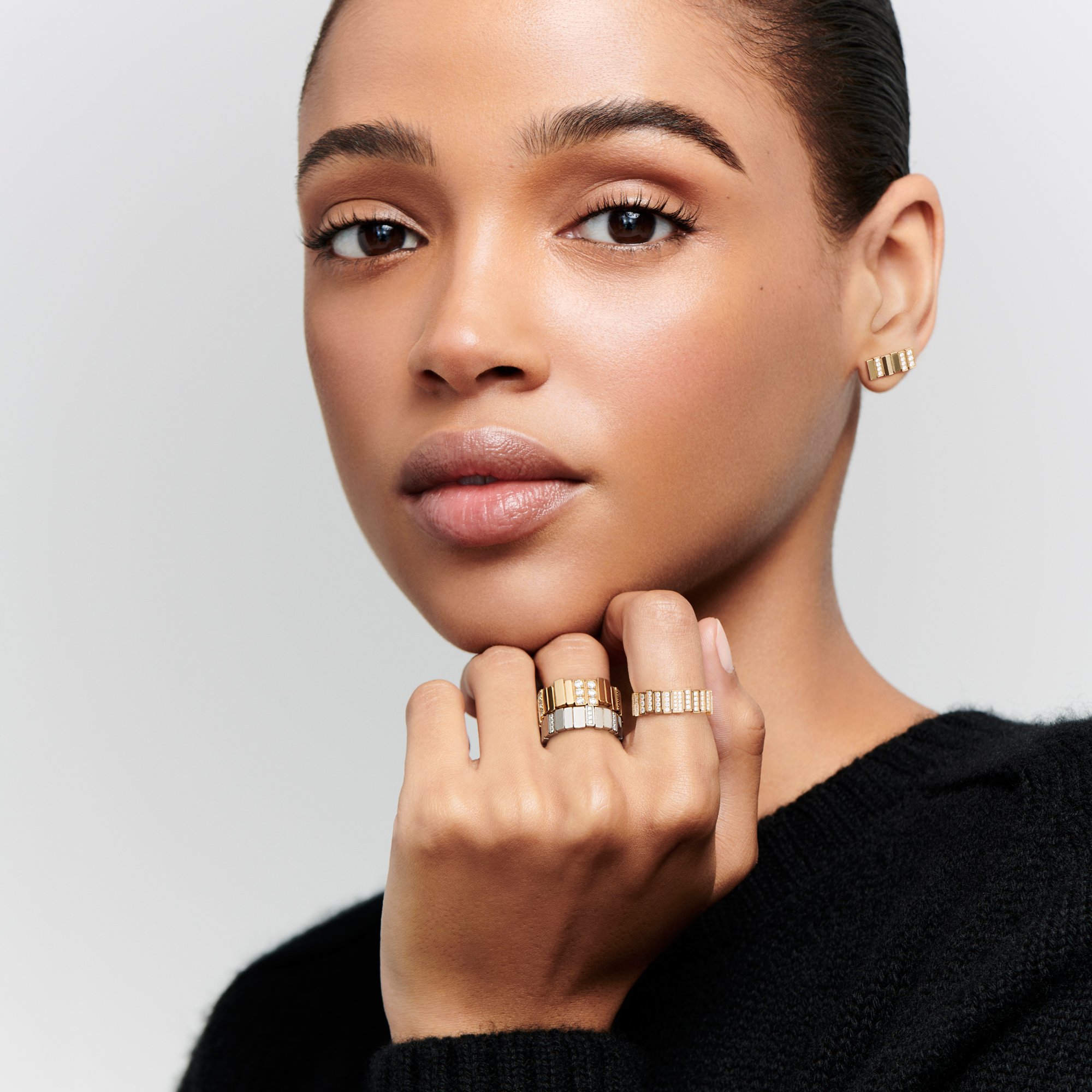aria_look GEM DIOR Single Earring Three quarter opened view
