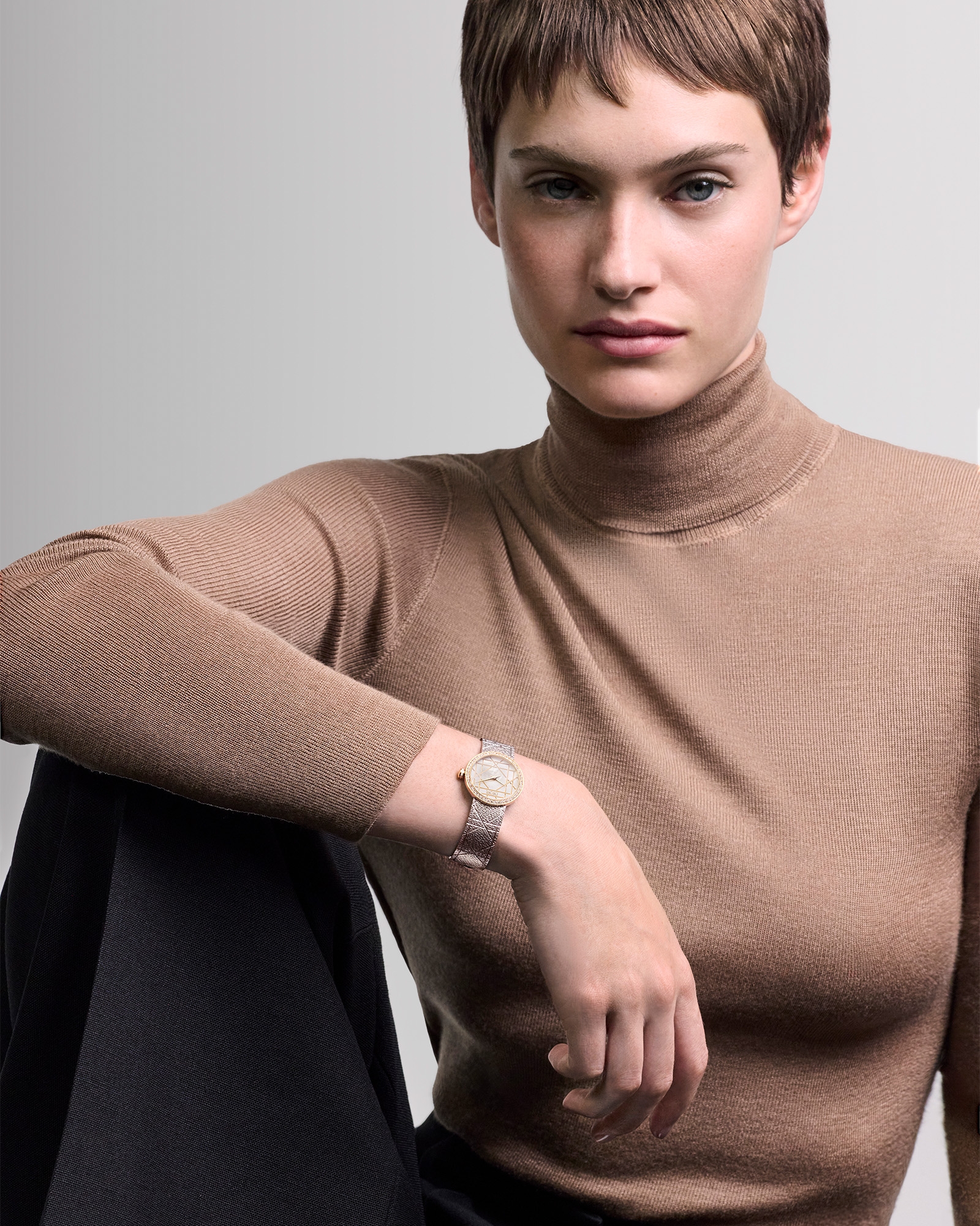 look_image_alt_prefix La D My Dior Ø25mm, 스틸 & 옐로우골드, 화이트 자개 & 다이아몬드 E01