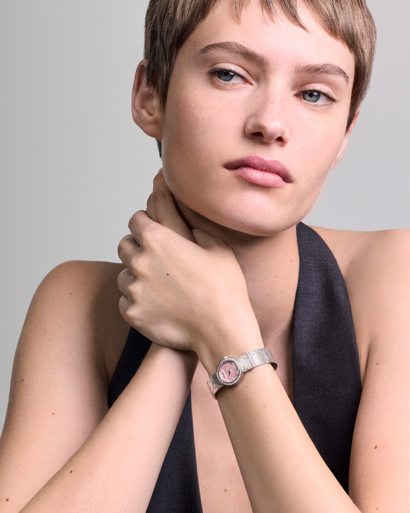 Look La Mini D My Dior Ø 19 mm, acier, nacre rose et diamants E01