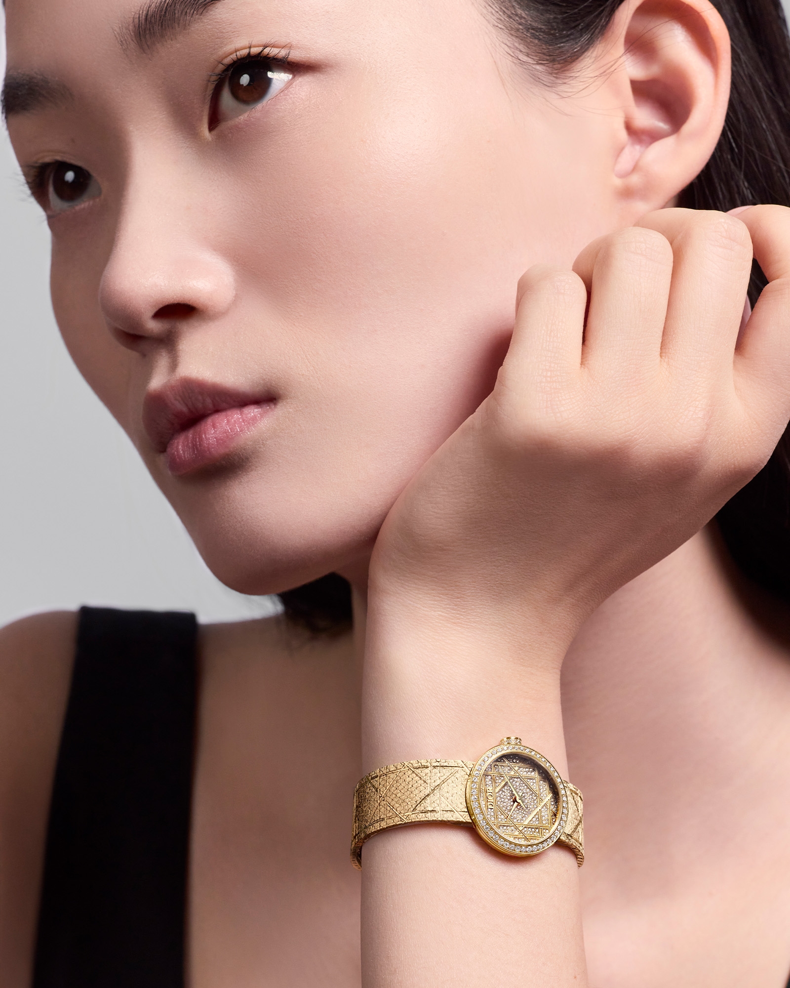 look_image_alt_prefix La D My Dior Ø 25 mm, Gelbgold und Diamanten E01