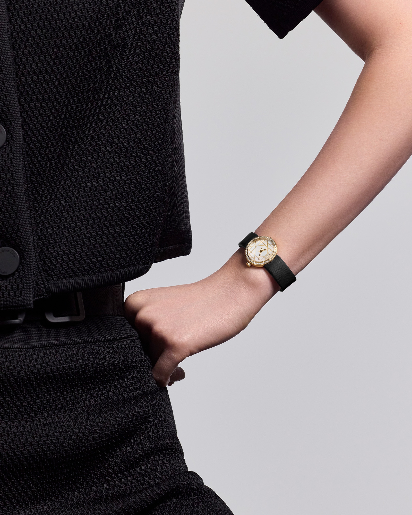 Look La D My Dior Ø 25 MM, Yellow Gold, White Mother-Of-Pearl and Diamonds E01