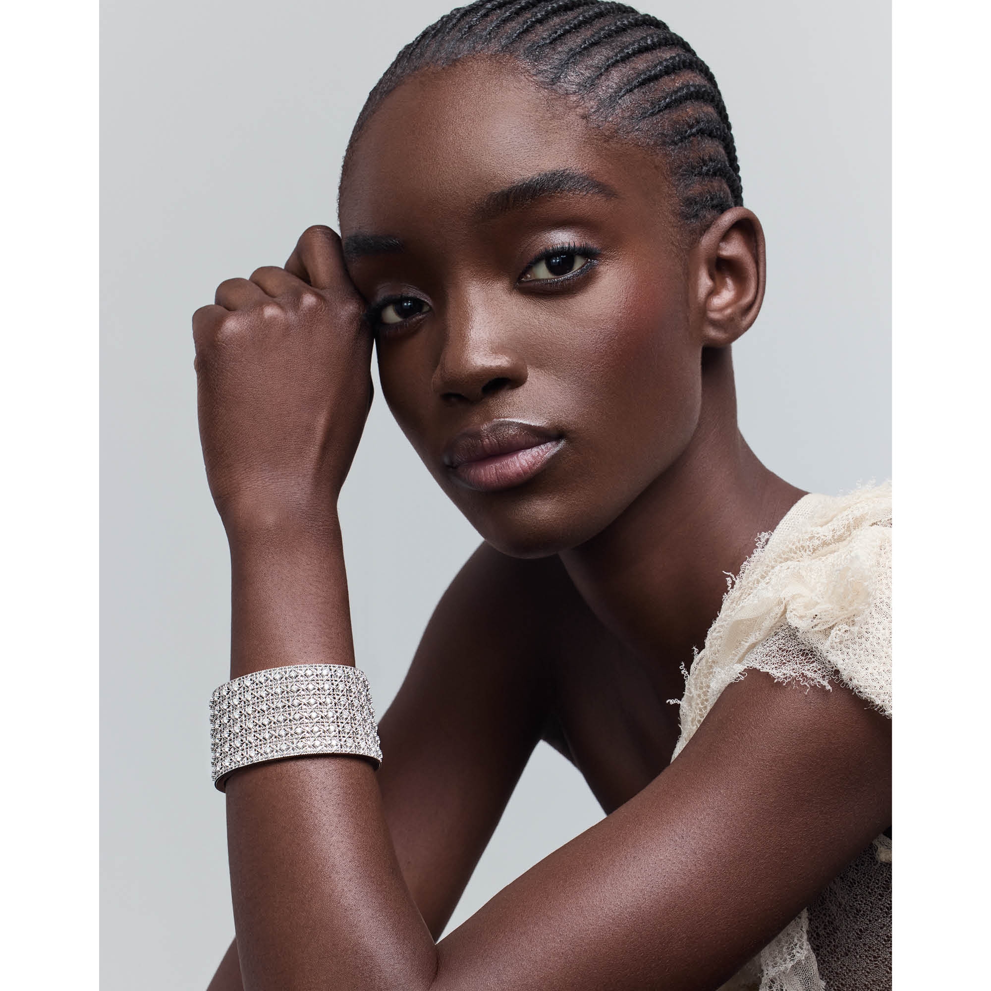 look_image_alt_prefix Brazalete My Dior Oro blanco y diamantes E01