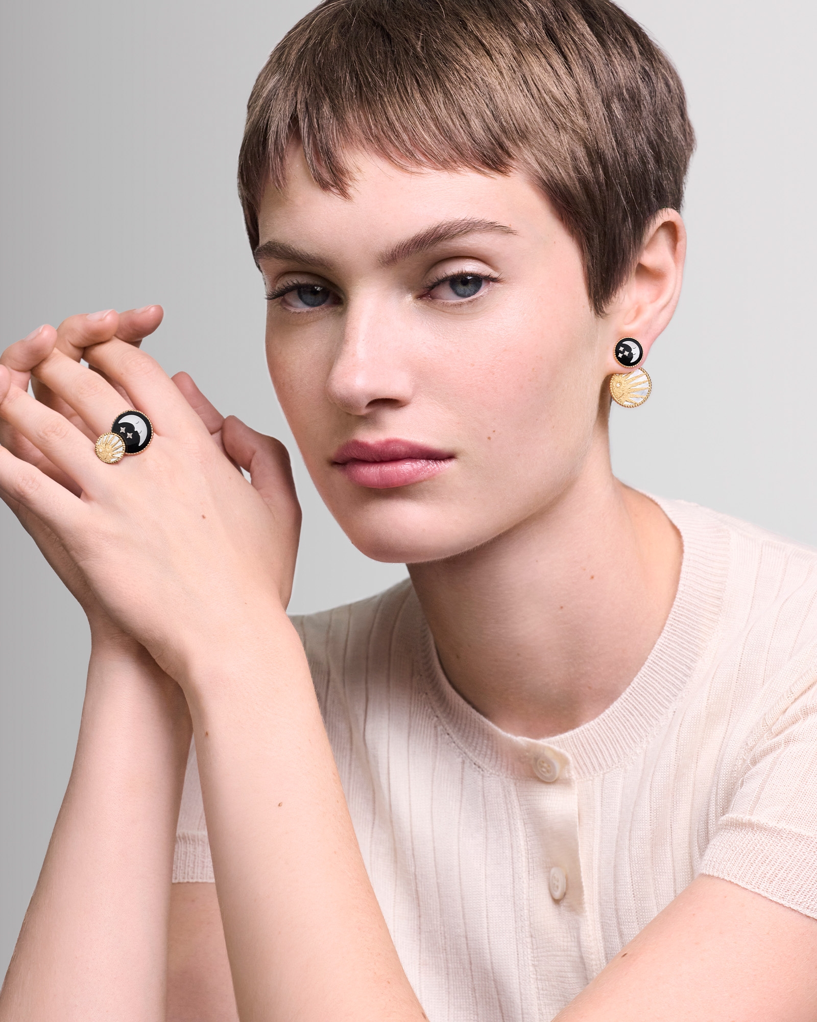 look_image_alt_prefix Rose Céleste Ring Gelbgold, Platin, Diamant, Perlmutt und Onyx E01