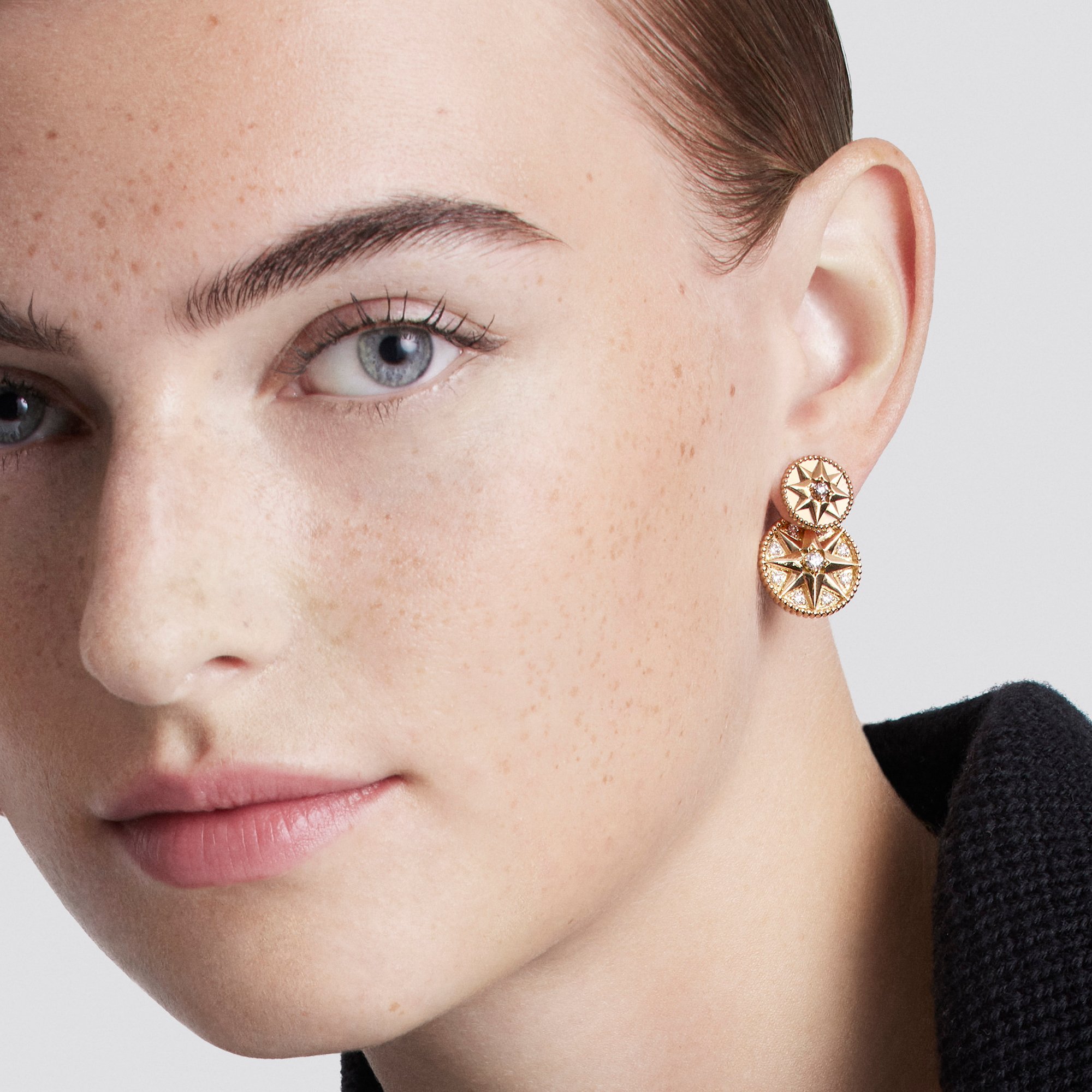 aria_look Rose des Vents Single Earring Front view