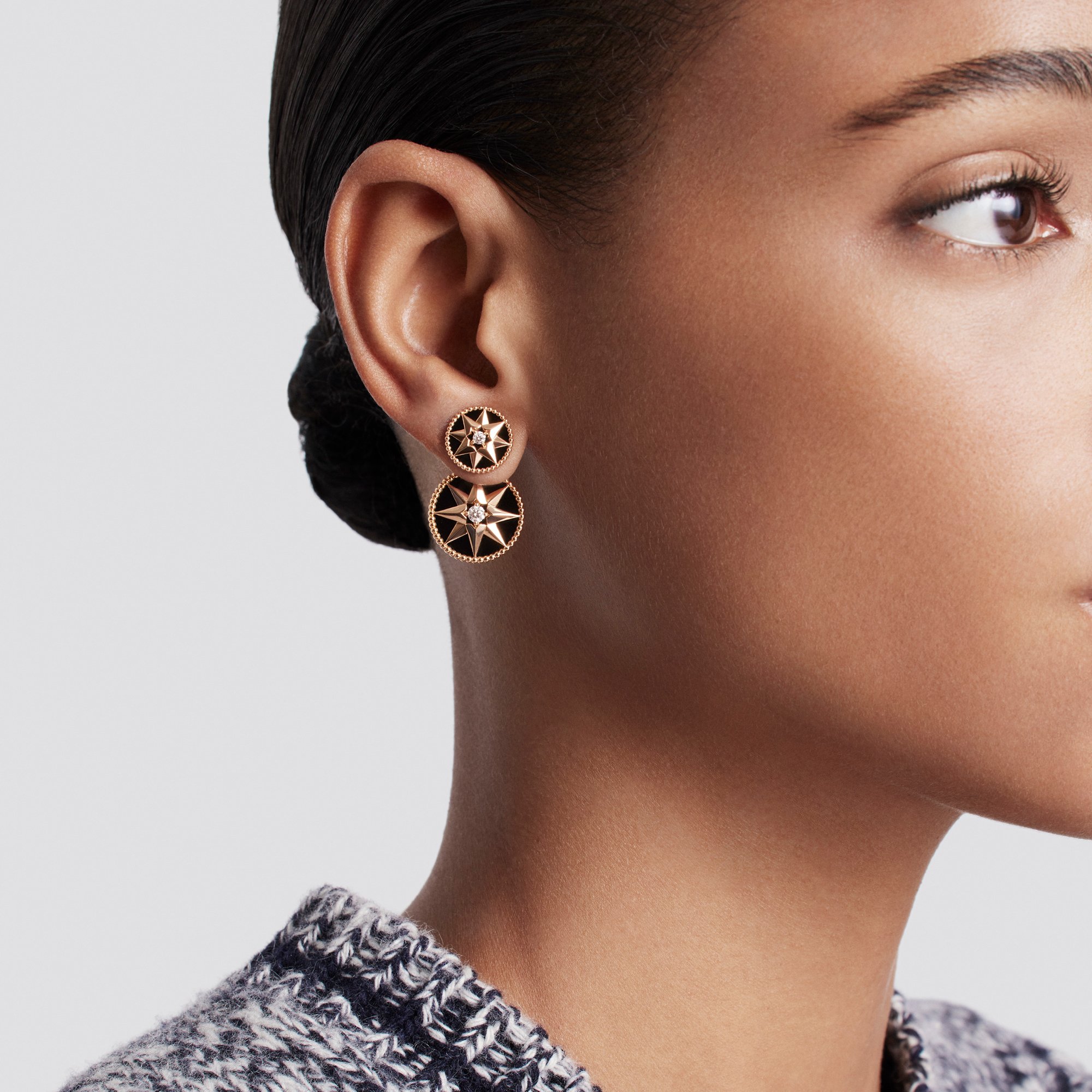 aria_look Rose des Vents Single Earring Front view