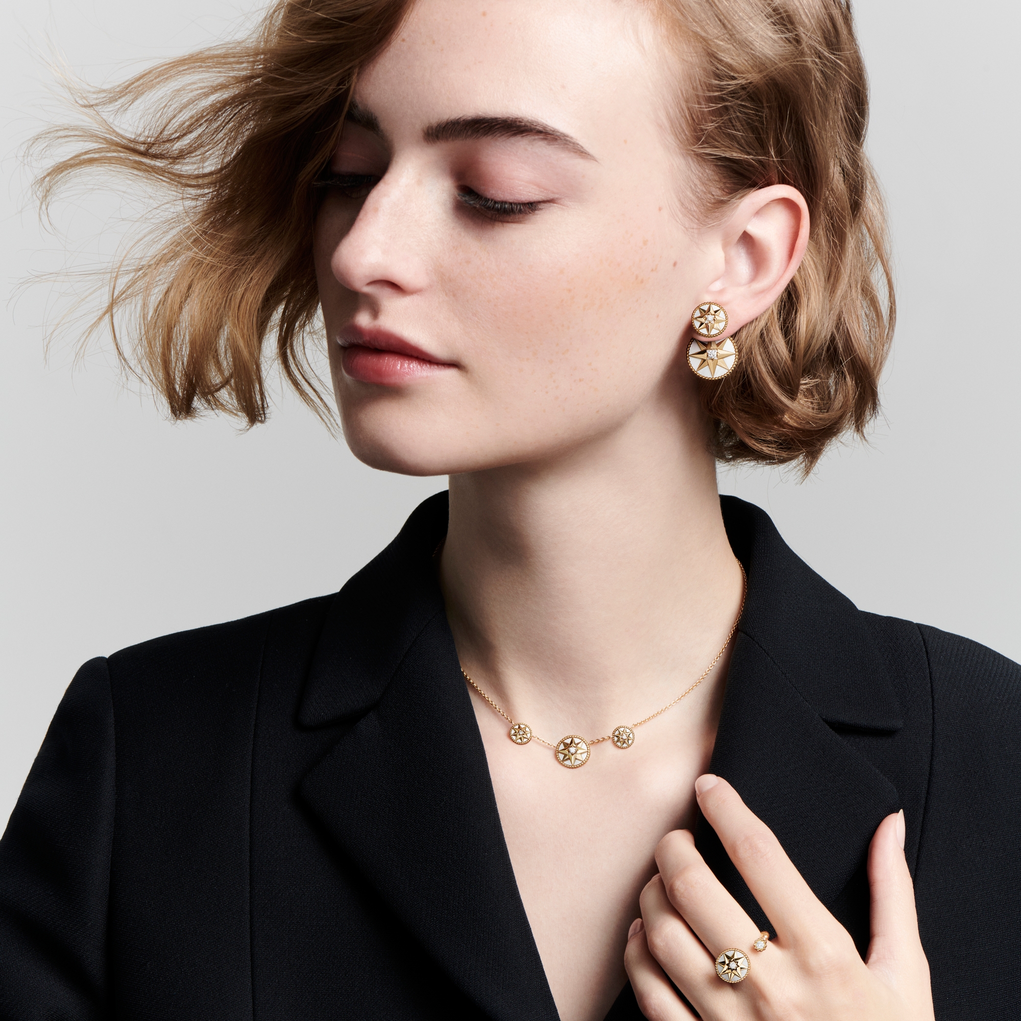 look_image_alt_prefix Enkele Rose des Vents-oorbel Geelgoud, diamanten en parelmoer E01