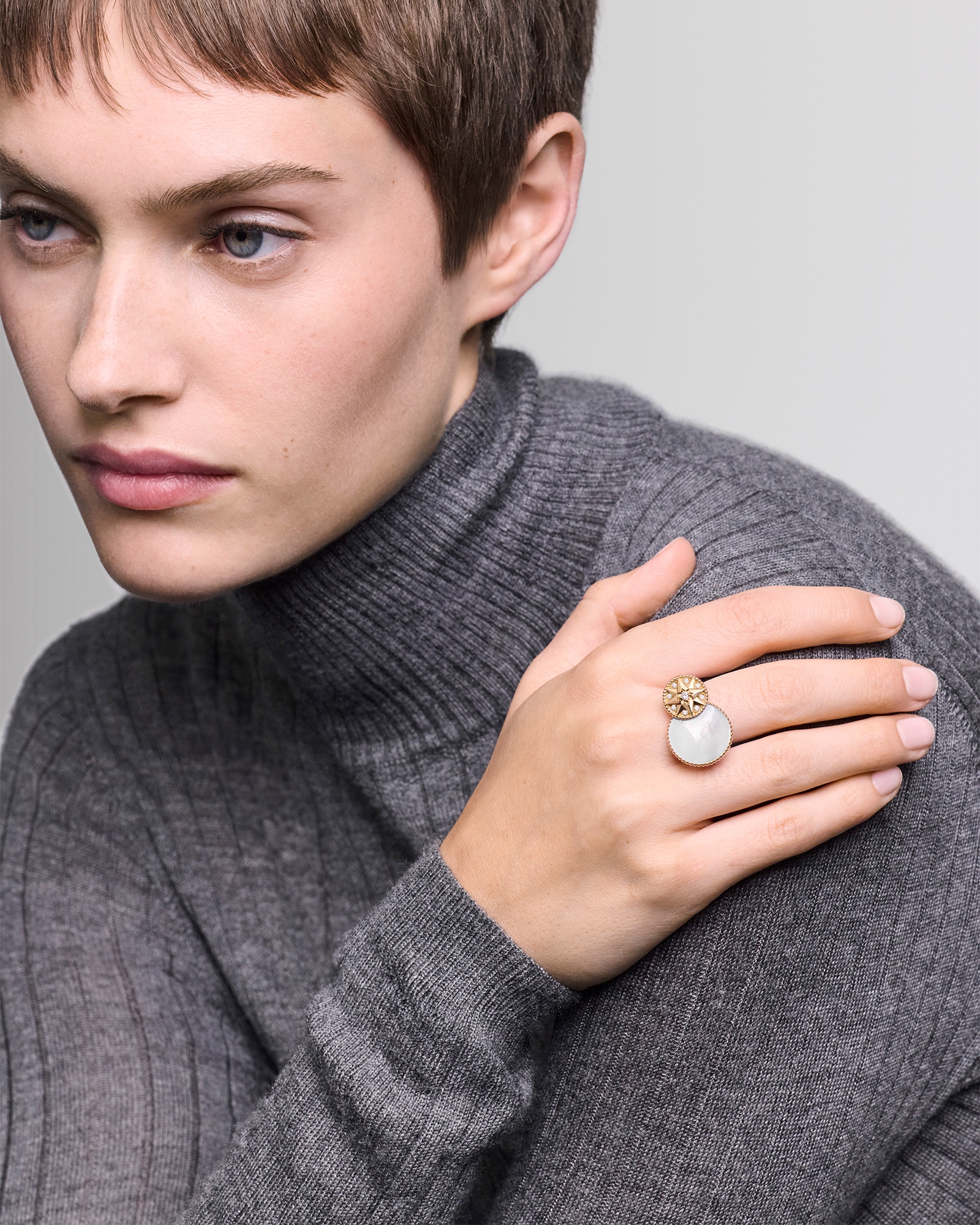 Look Rose des Vents Ring Yellow Gold, Diamonds and Mother-of-Pearl E01