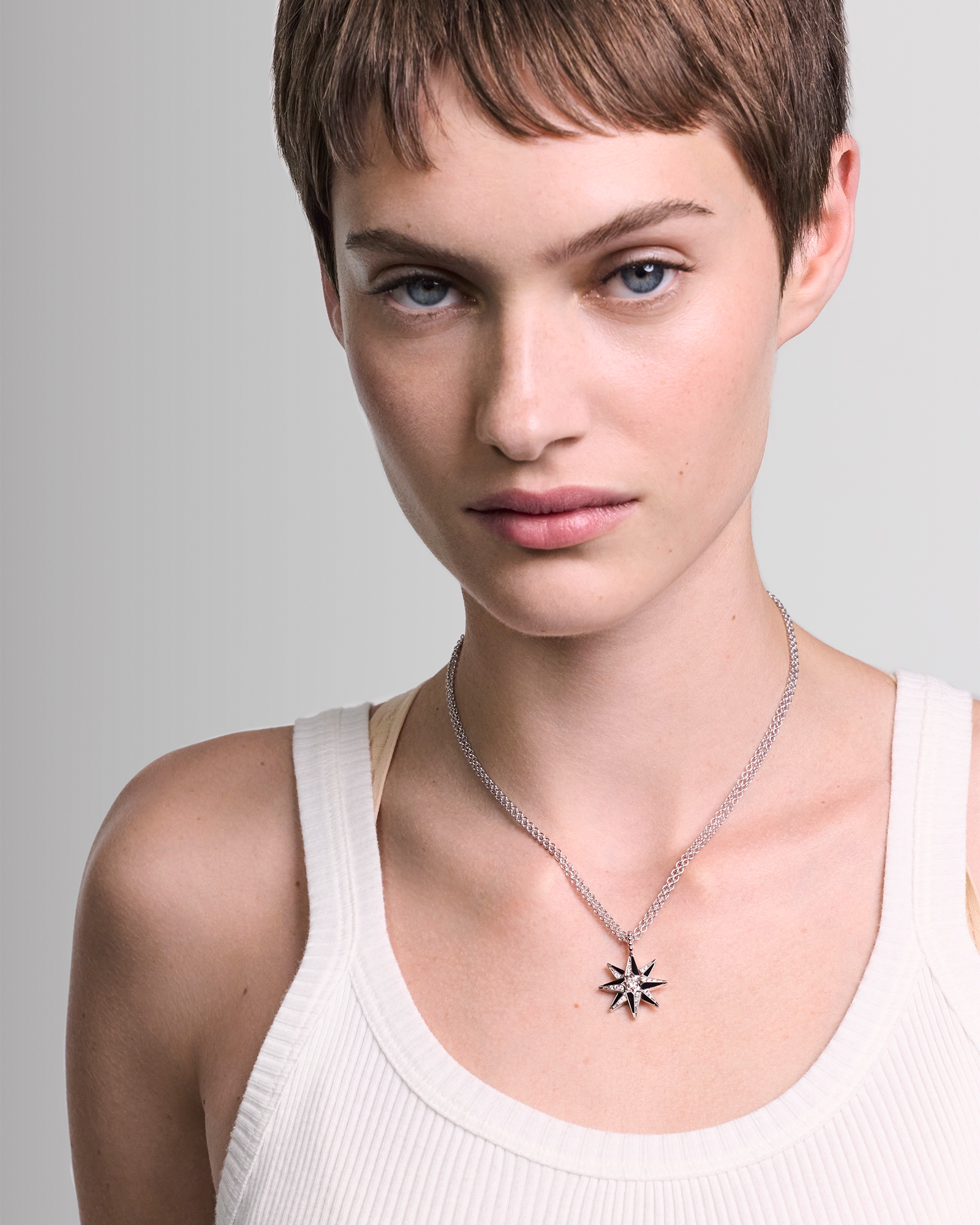 Look Étoile des Vents Medallion White Gold, Black Lacquer and Diamonds E01