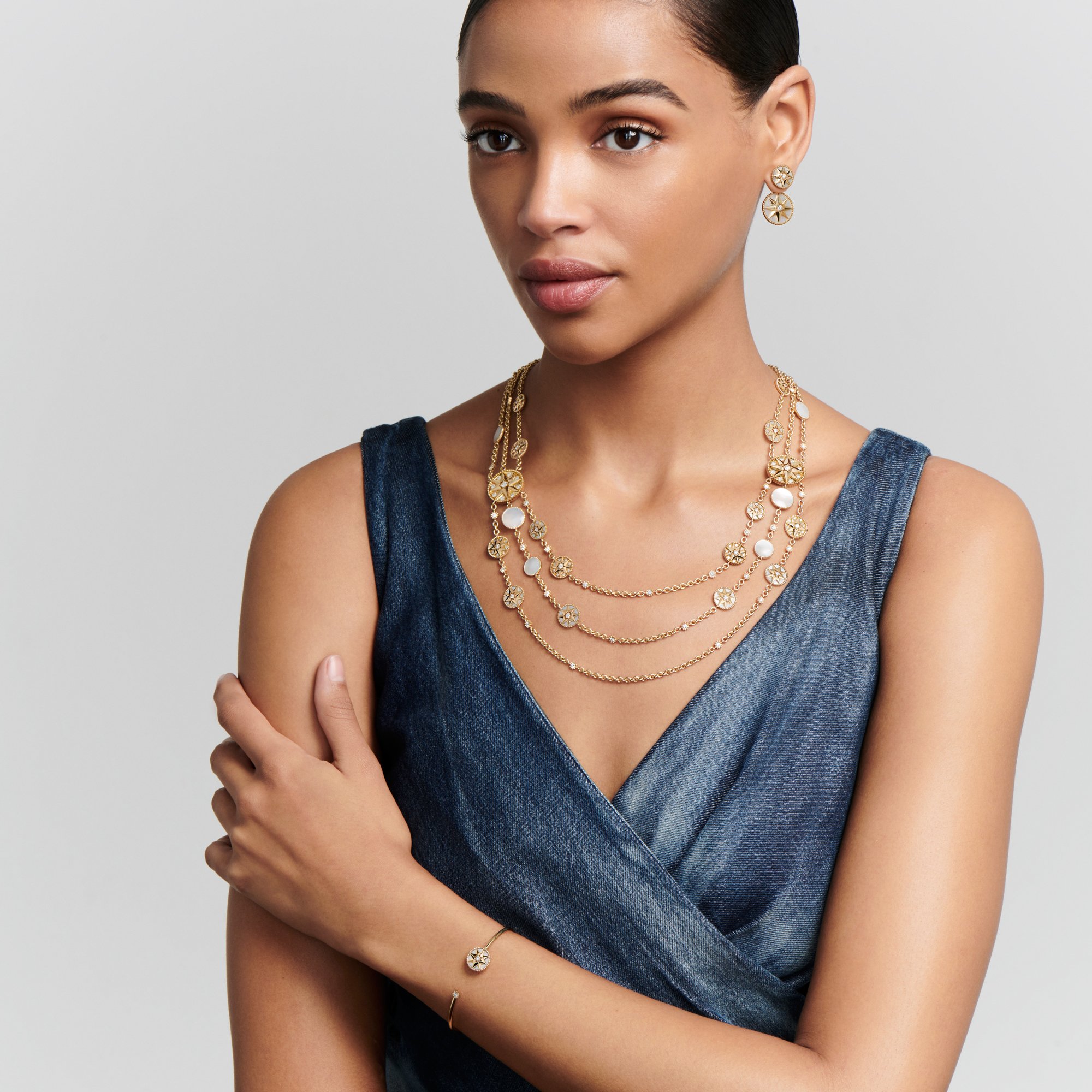 aria_look Rose des Vents Plastron Necklace Three quarter opened view