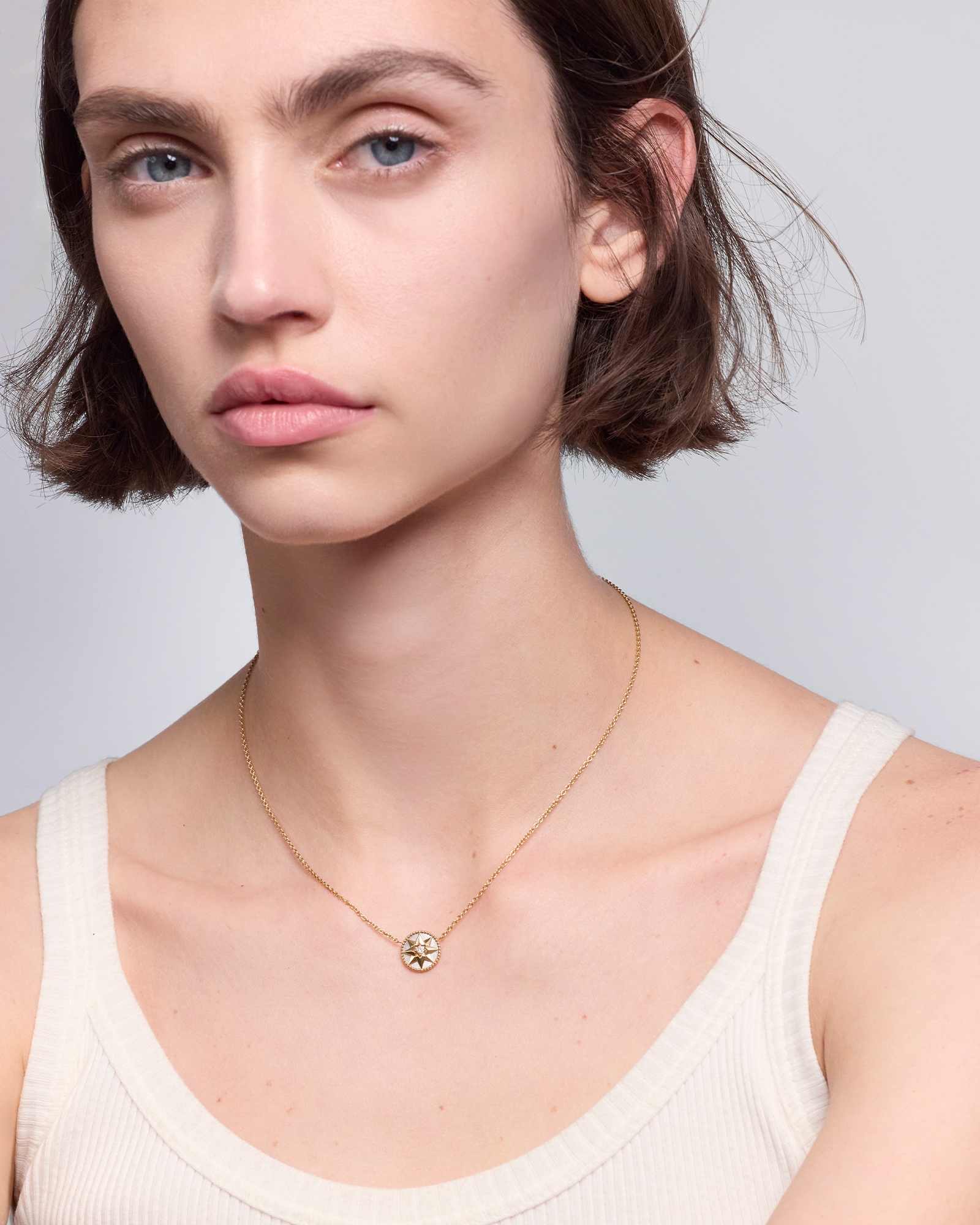 Look Rose des Vents Necklace Yellow Gold, Diamond and Mother-of-Pearl E01