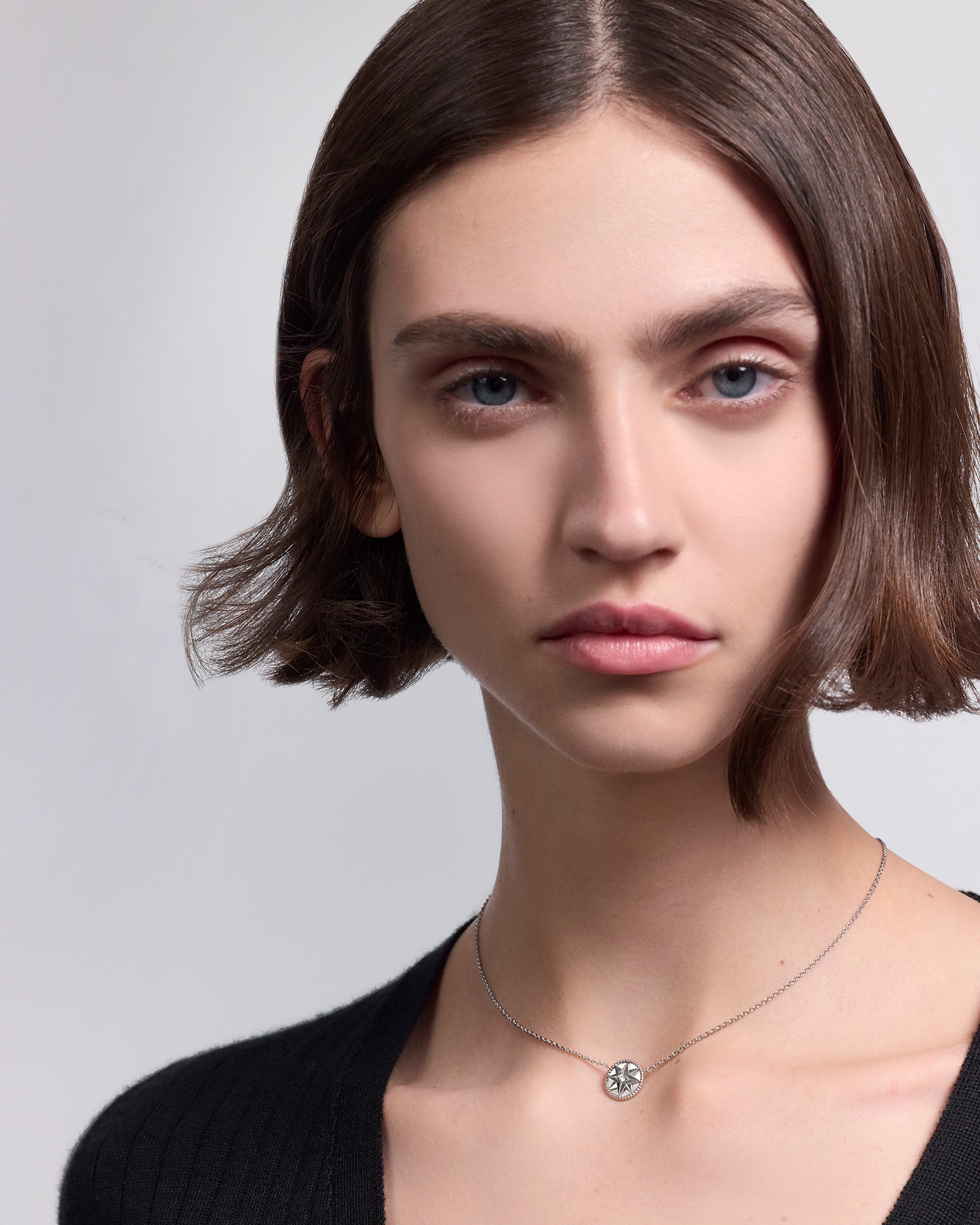 look_image_alt_prefix Rose des Vents-ketting Witgoud, diamant en parelmoer E01
