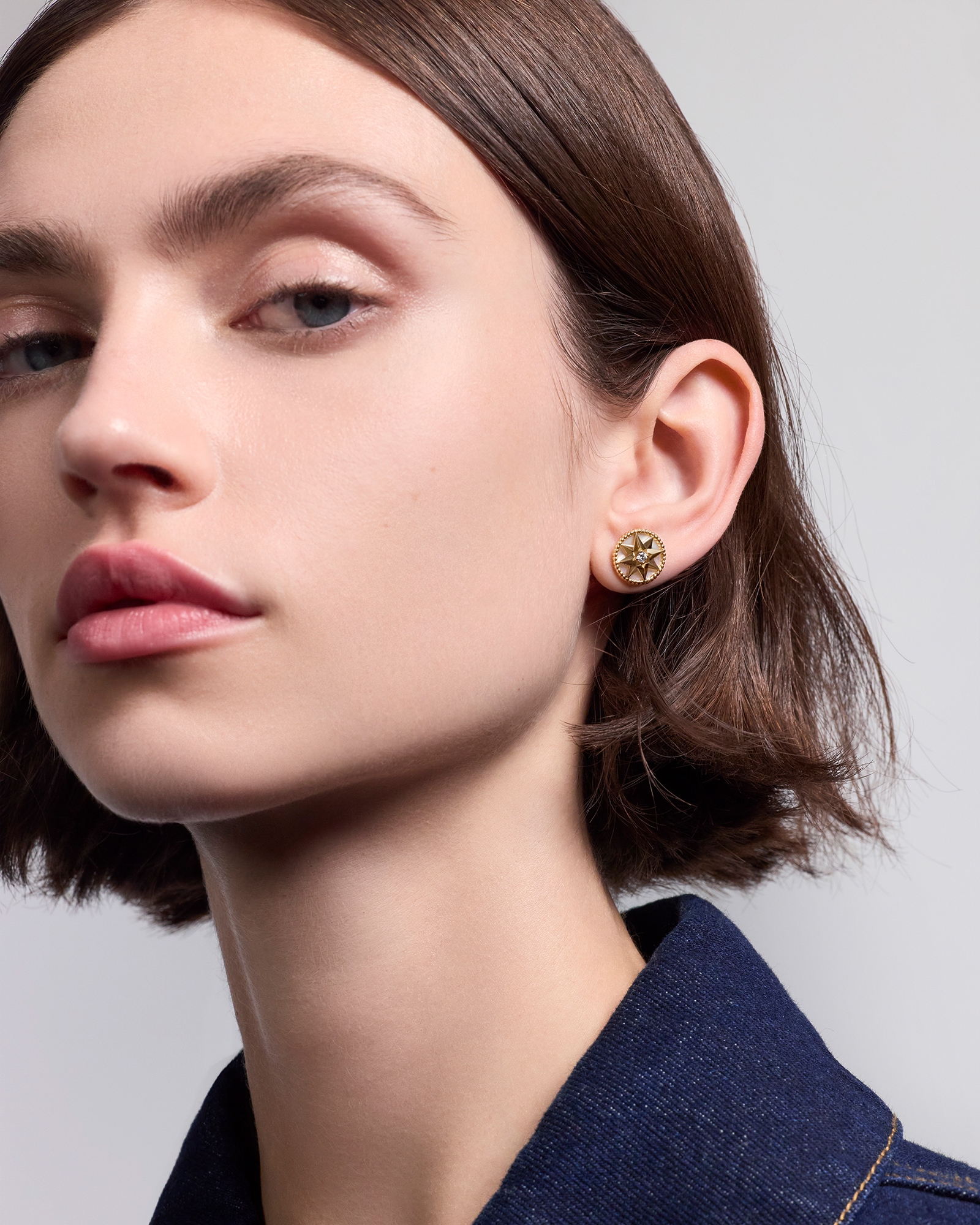Look Mono boucle d'oreille Rose des Vents Moyen Modèle Or jaune, diamant et nacre E01